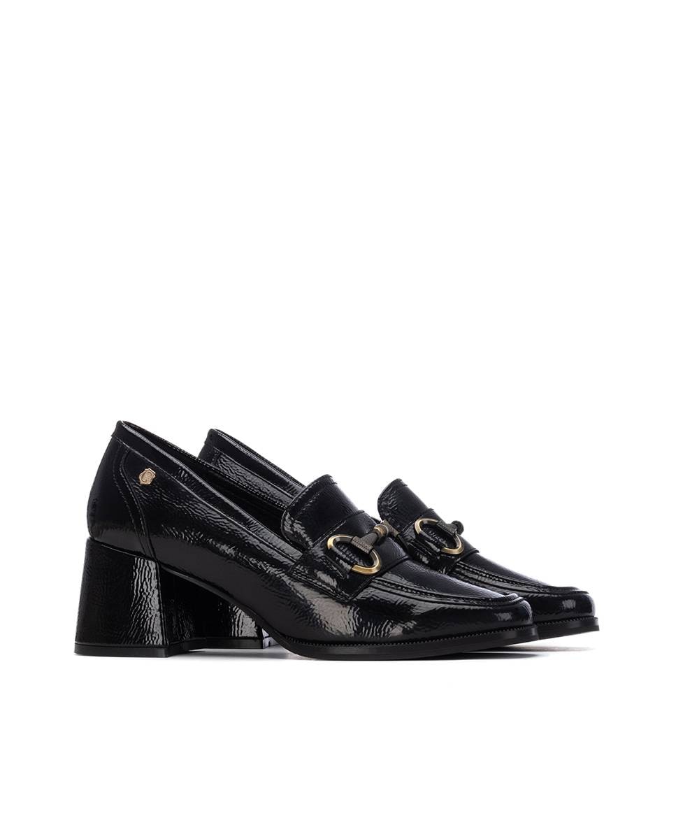 Mocassins com Salto de Verniz Preto-5