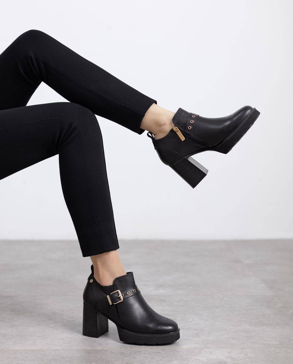 Botins de Pele com Salto Alto e Fecho Zip Lateral Preto-2
