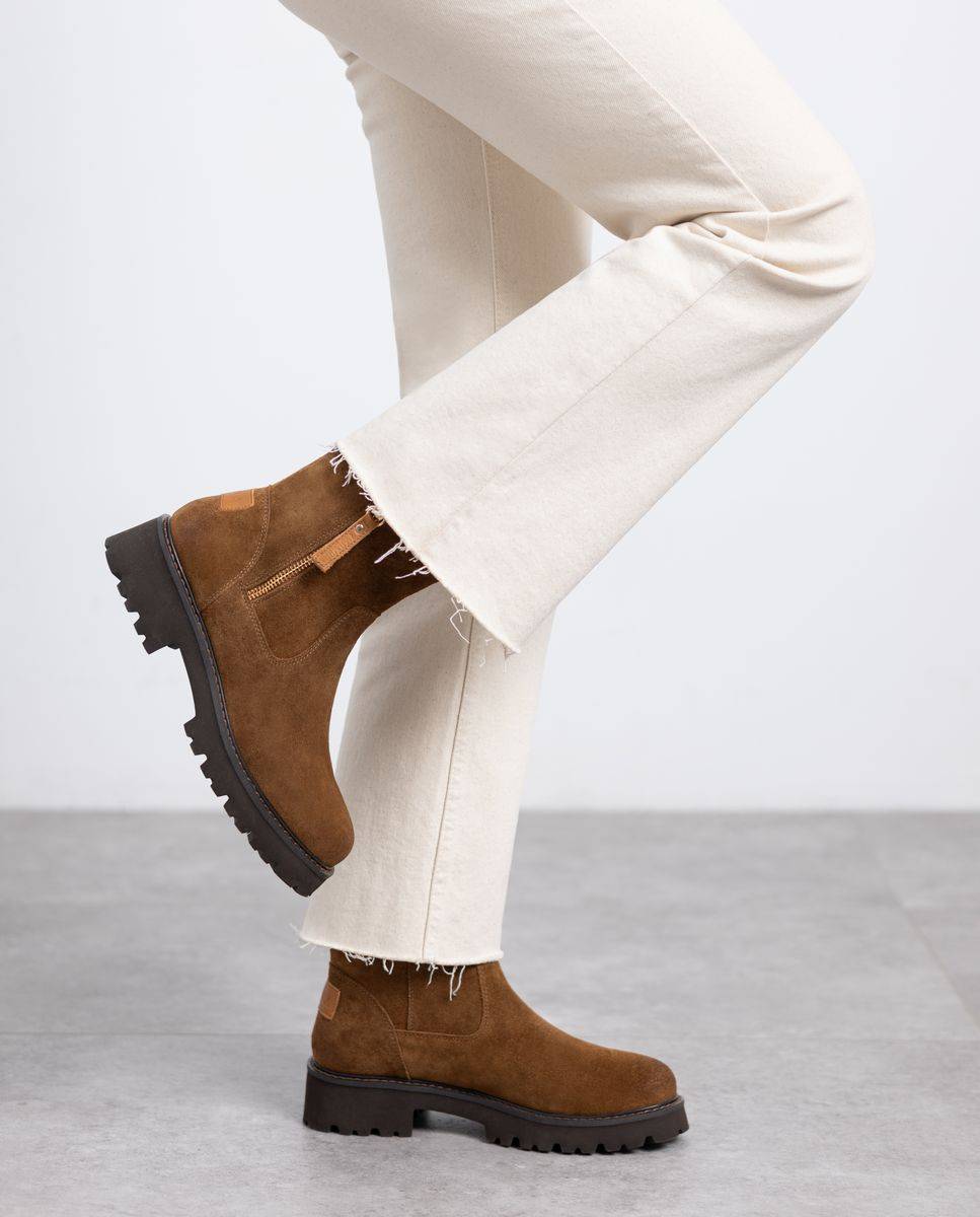 Botins de Pele com Sola de Borracha Castanho-2