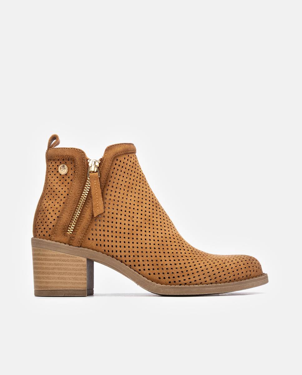 Botins Básicos com Salto e Fecho Zip Camel-1