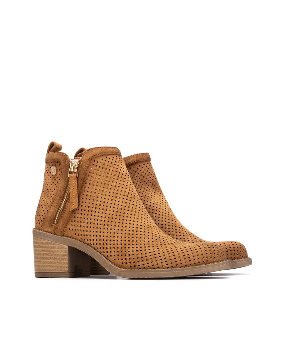 Botins Básicos com Salto e Fecho Zip Camel-5