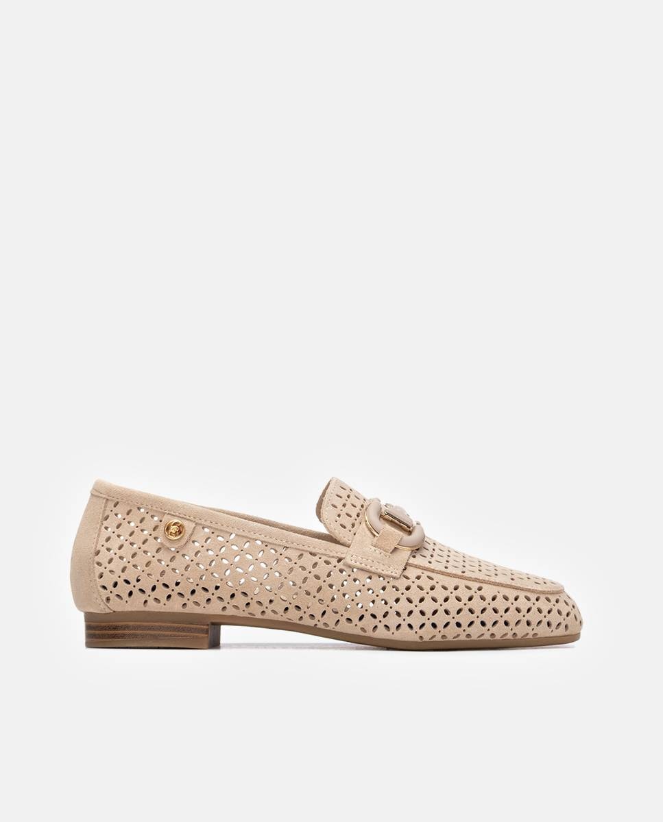 Imagem 0 de Mocassins Rasos de Pele com Corrente Decorativa