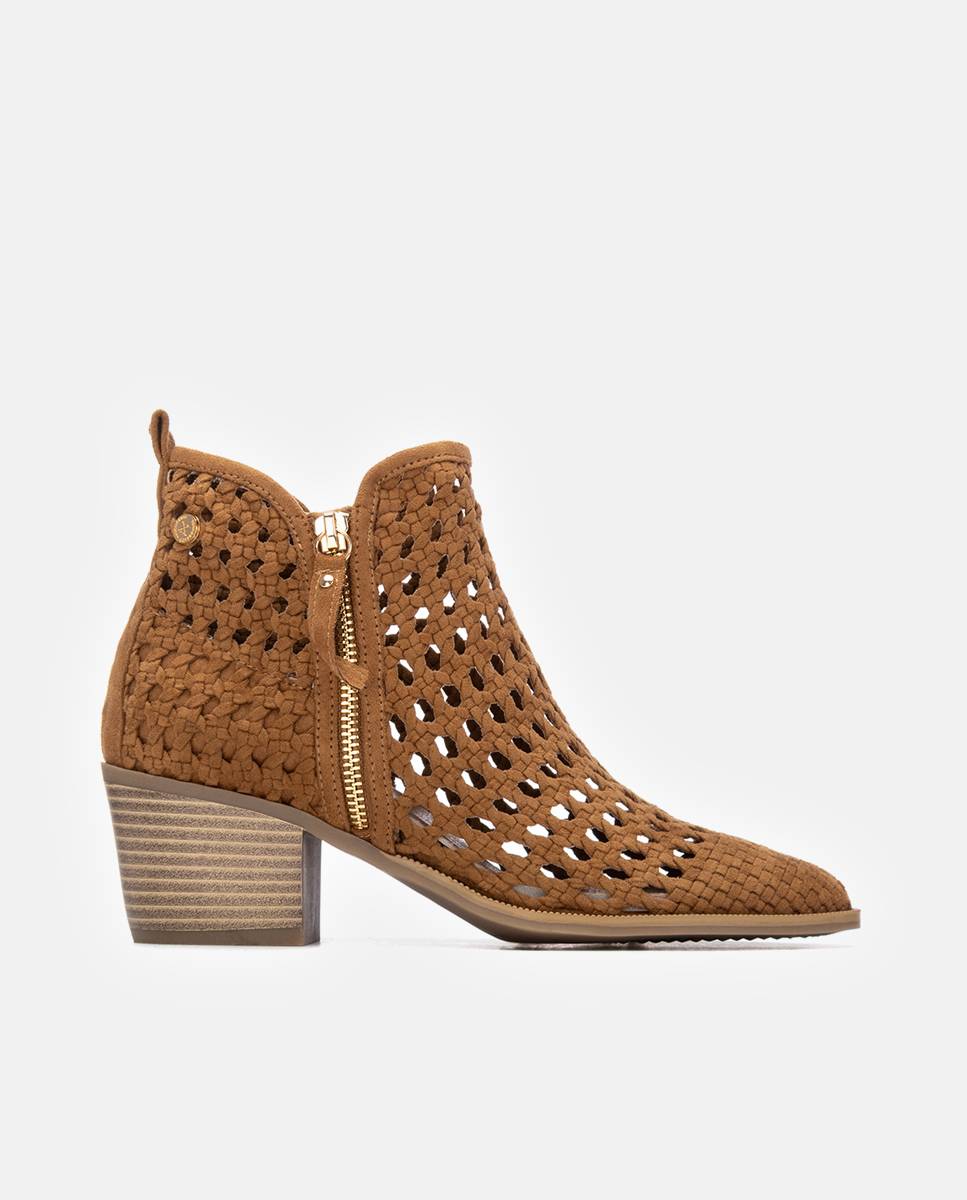 Imagem 0 de Botins Básicos com Salto e Fecho Zip