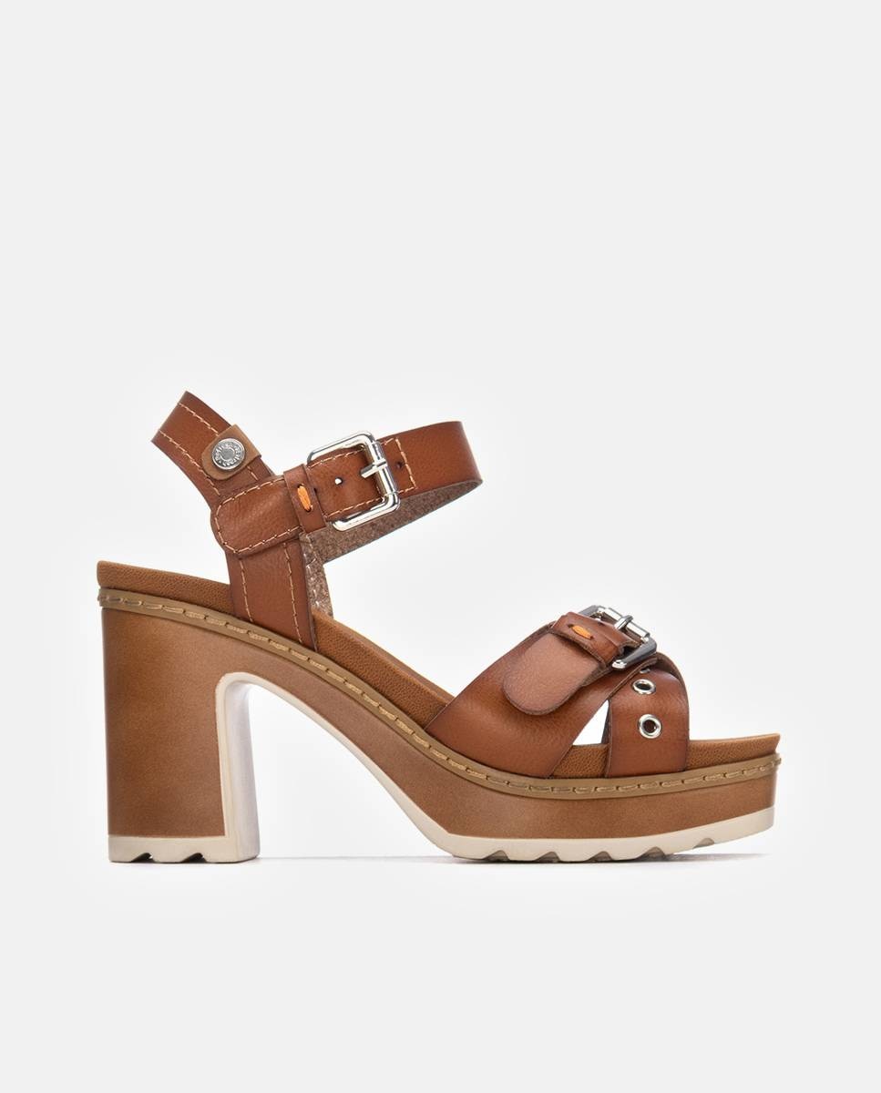 Imagem 0 de Sandálias com Tacão e Fecho de Fivela