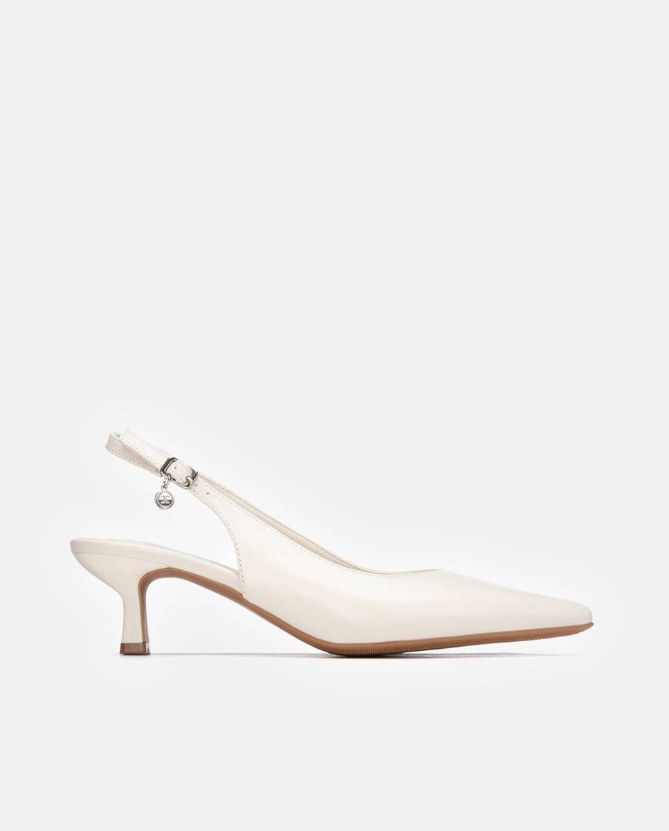 Imagem 0 de Sapatos de Salto com o Calcanhar Aberto