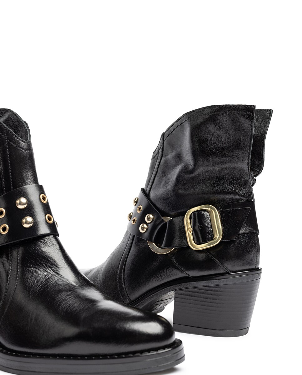 Botins de Salto em Pele Preto-5