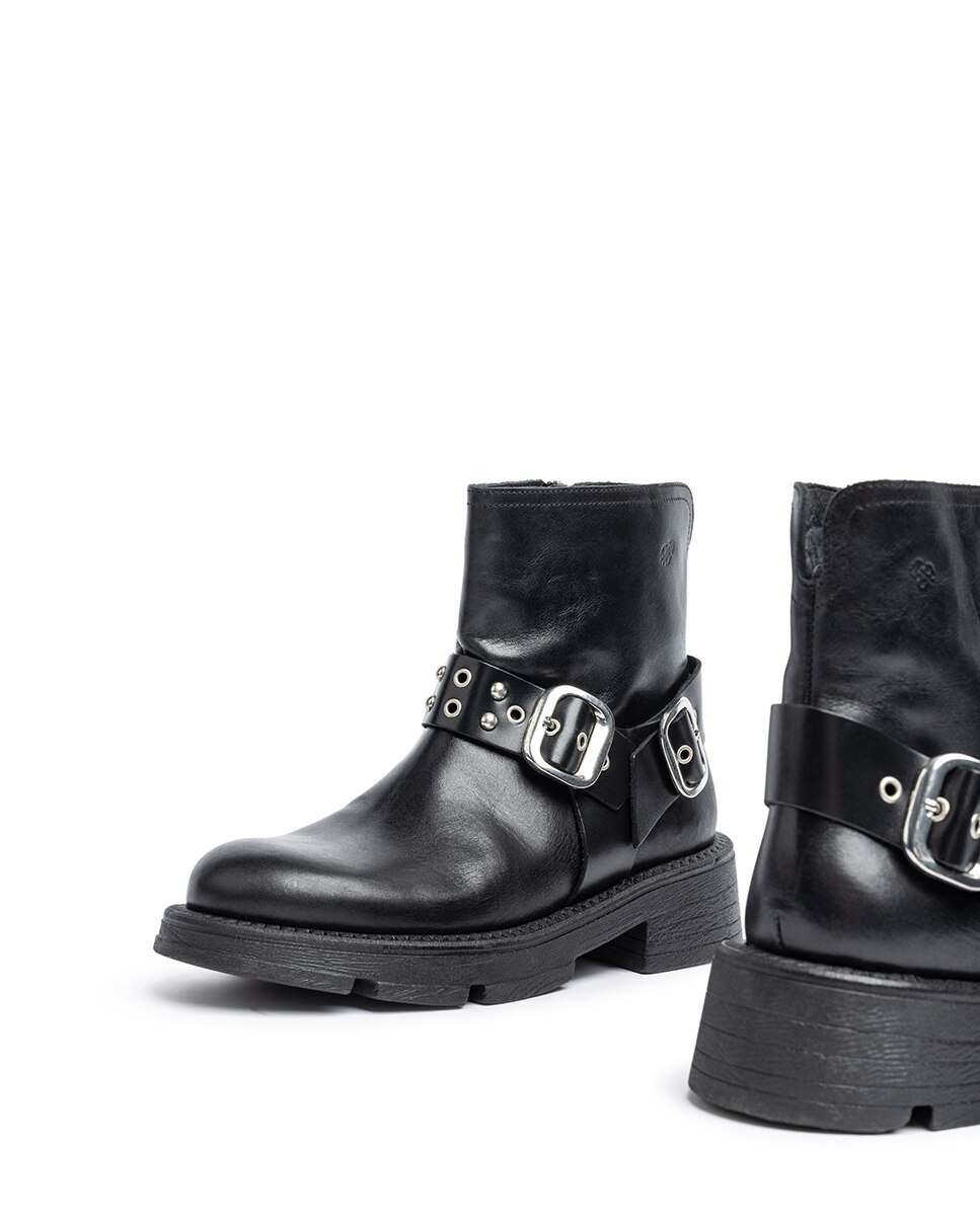 Botins Rasos de Pele Preto-5