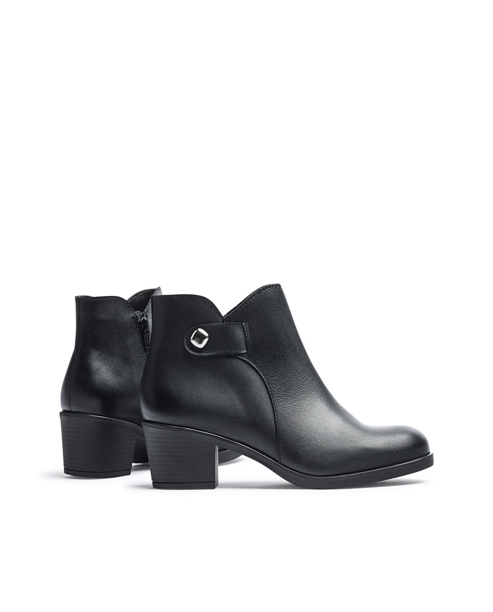 Botins de Salto em Pele Preto-2