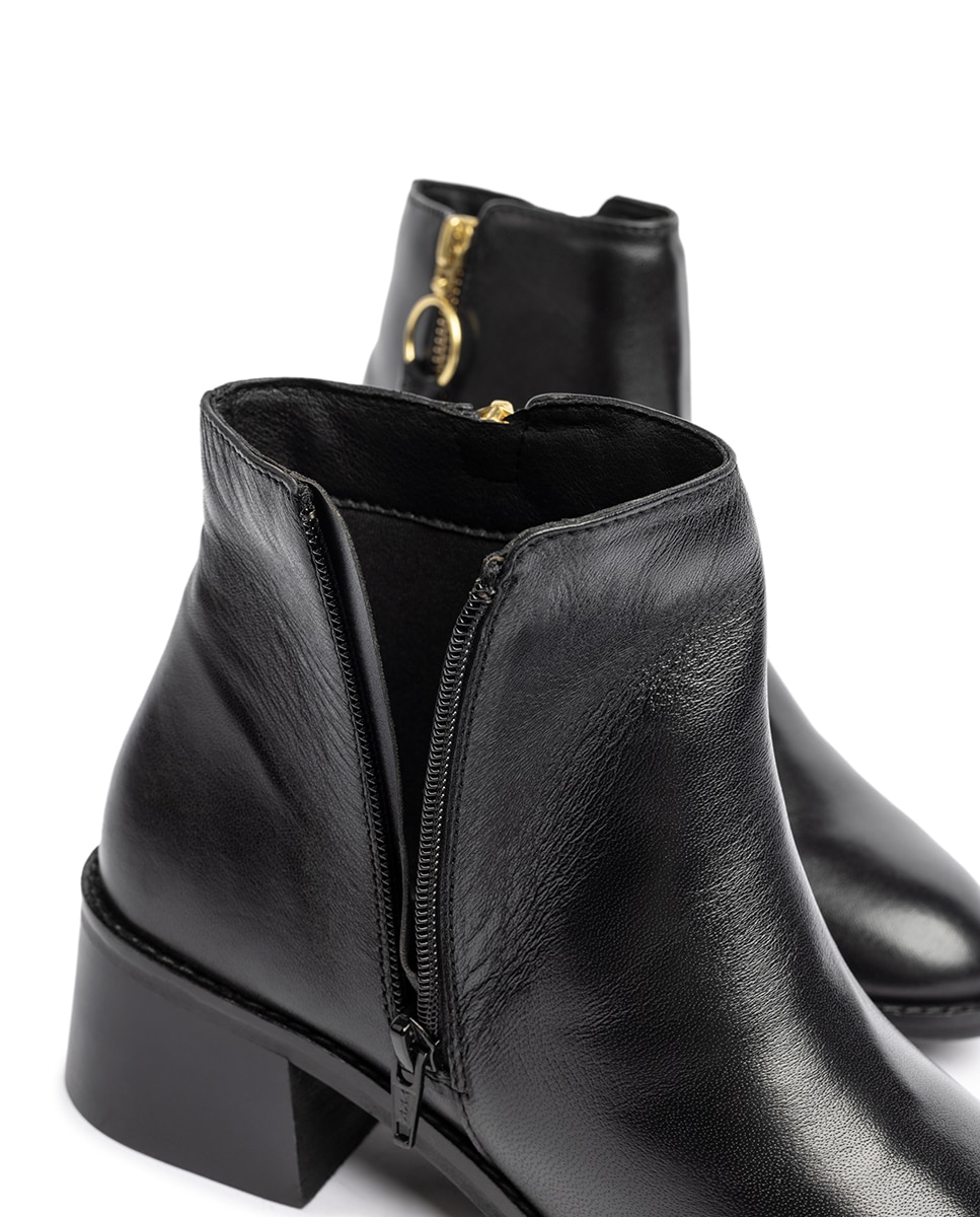 Botins de Salto em Pele Preto-5