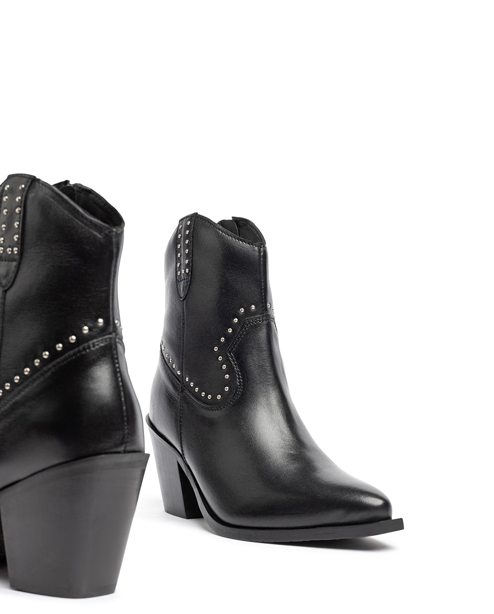 Botins de Salto em Pele Preto-5