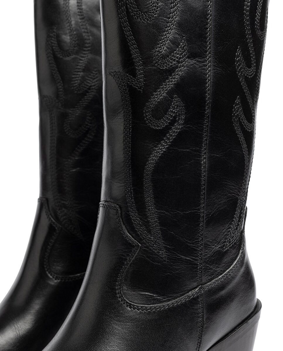 Botas de Salto em Pele Preto-4