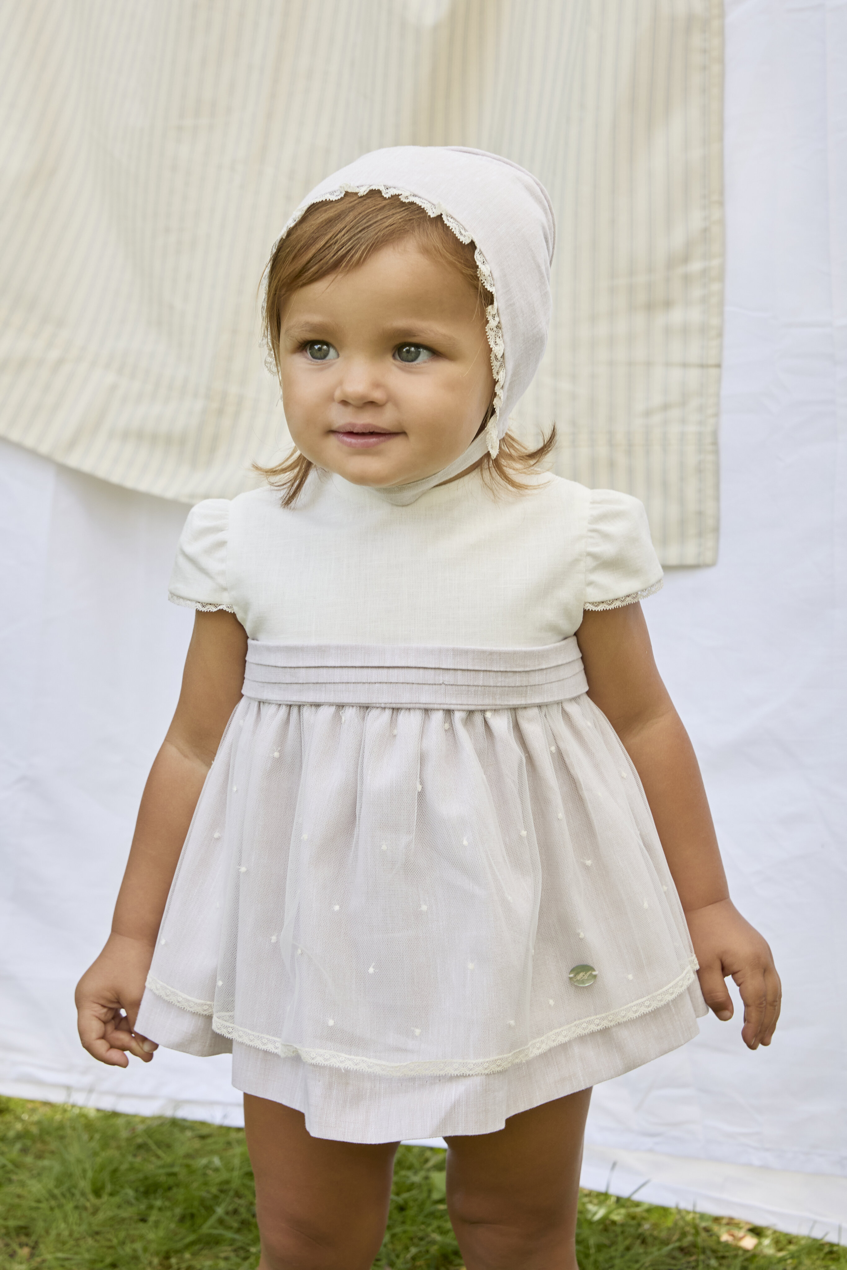 Conjunto para Bebé de Vestido em Tecido e Tule Bordado com Cueca Martín Aranda Castanho-claro-4