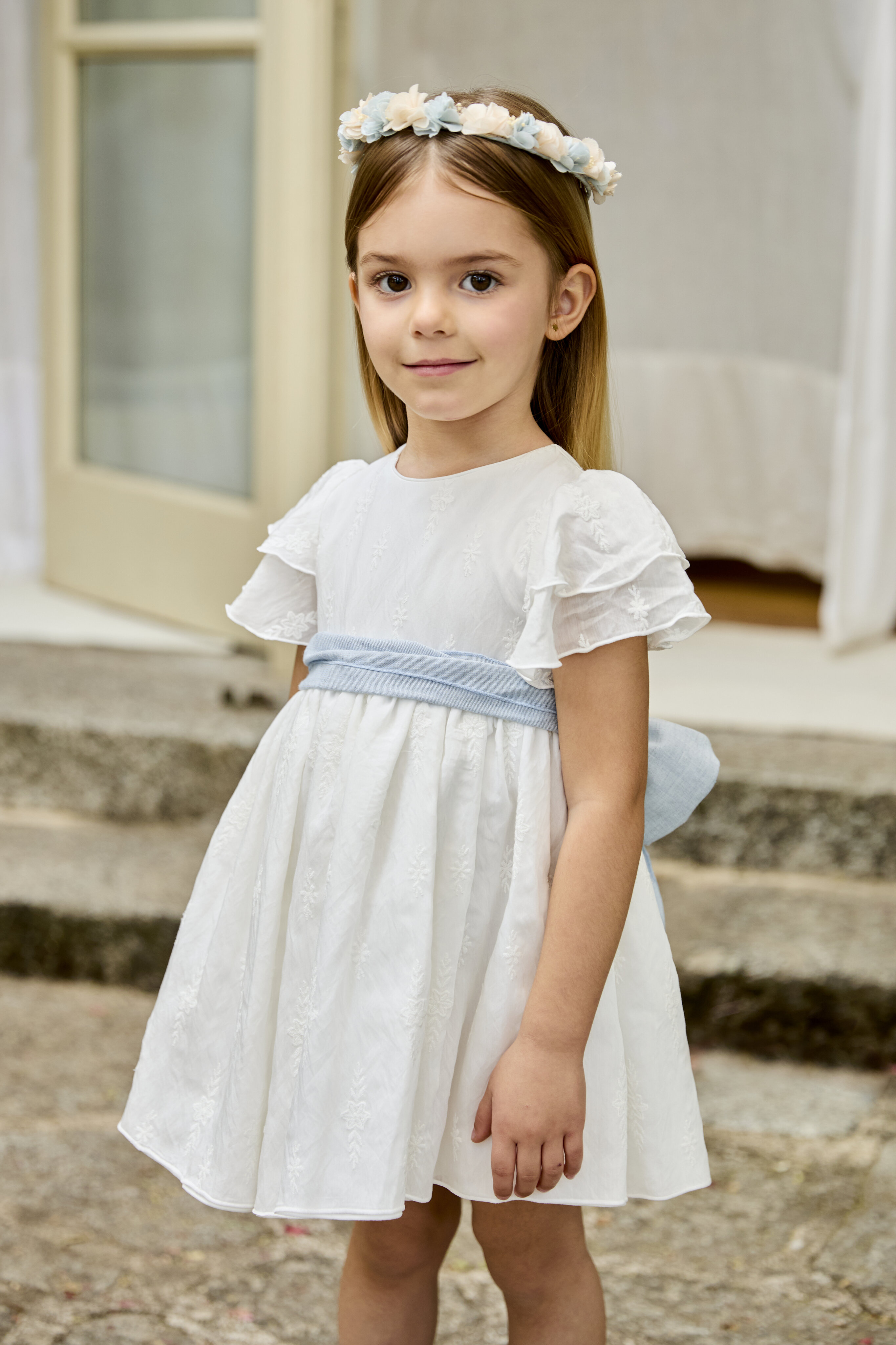 Vestido para Bebé de Tecido Bordado de Fantasia e Cinto em Contraste Martín Aranda Branco-4