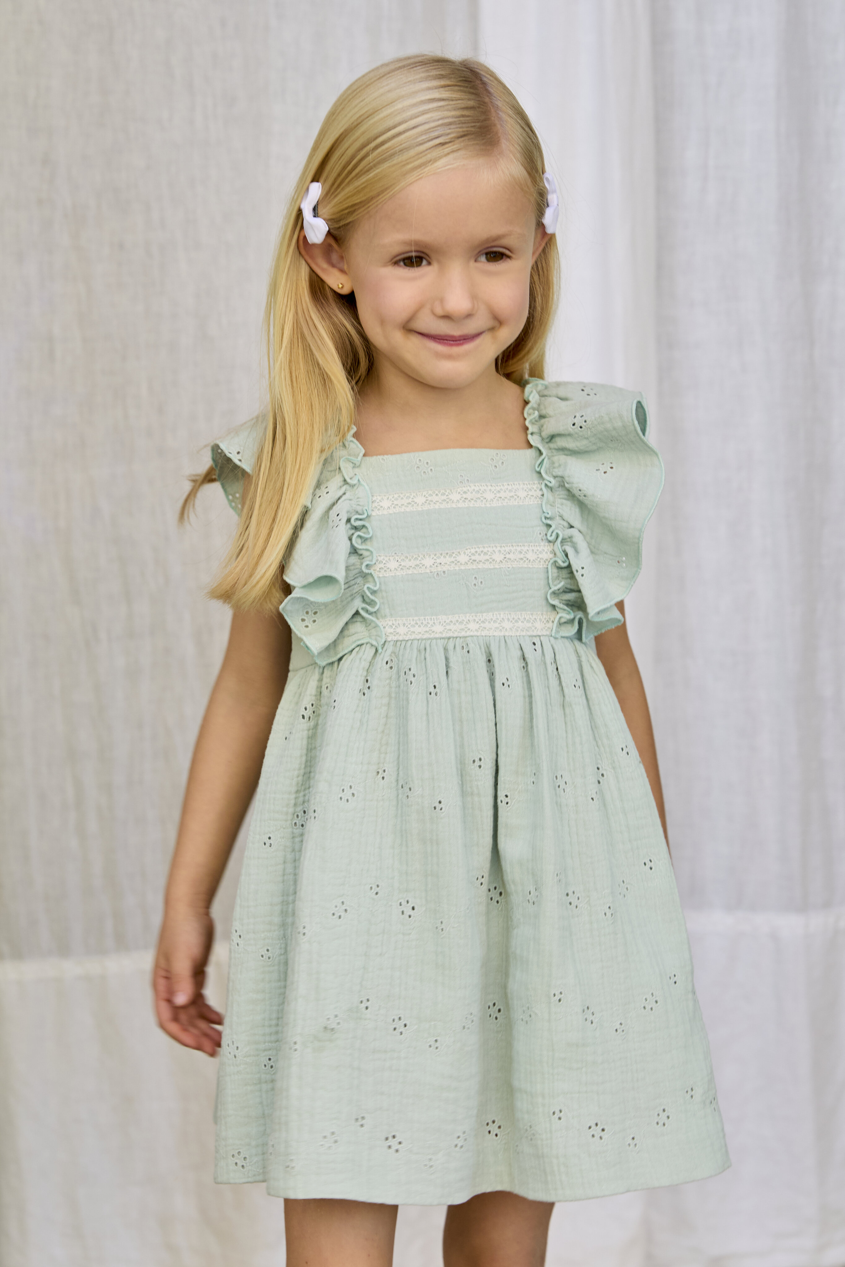 Vestido Infantil com Folhos e Bordados Perfurados Martín Aranda Verde-menta-4
