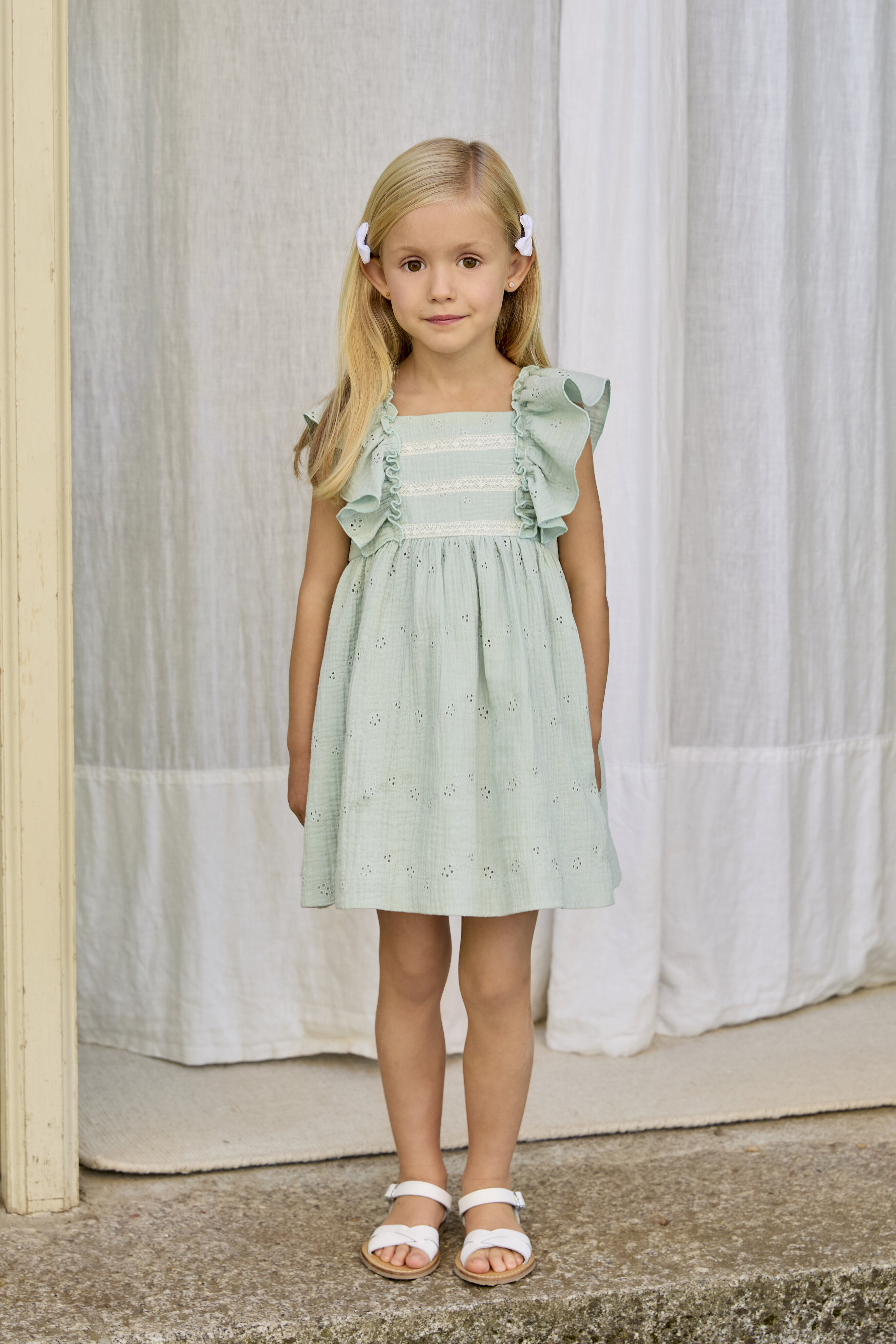 Vestido Infantil com Folhos e Bordados Perfurados Martín Aranda Verde-menta-5