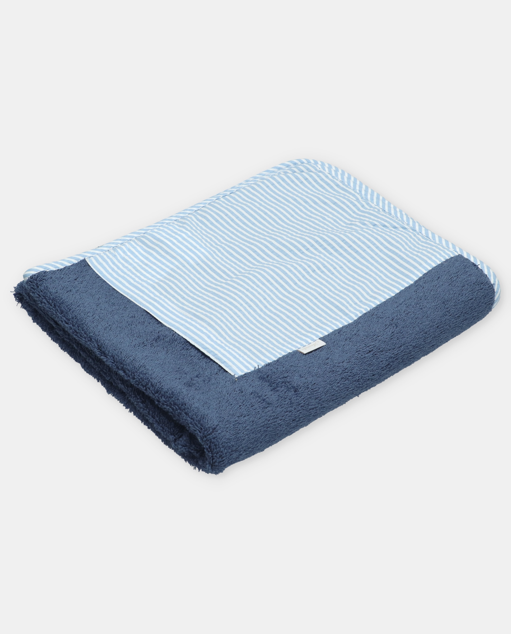 Imagem 0 de Acessório de Banho Toalha com Bolso Estampado de Fantasia