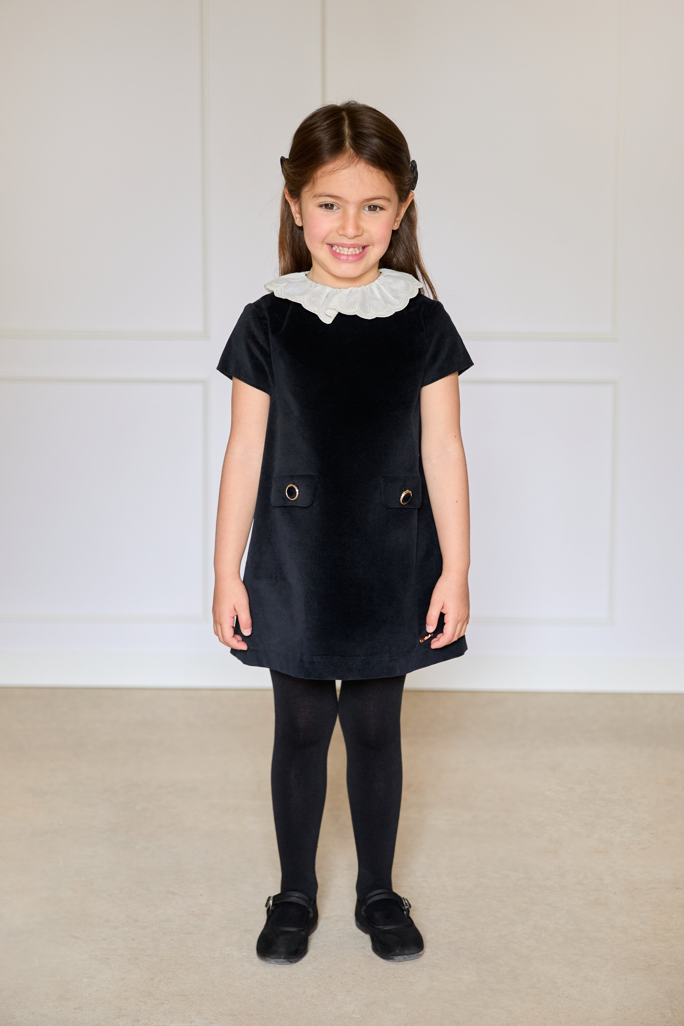 Vestido Infantil de Manga Curta de Tecido com Bolsos Decorativos Preto-4