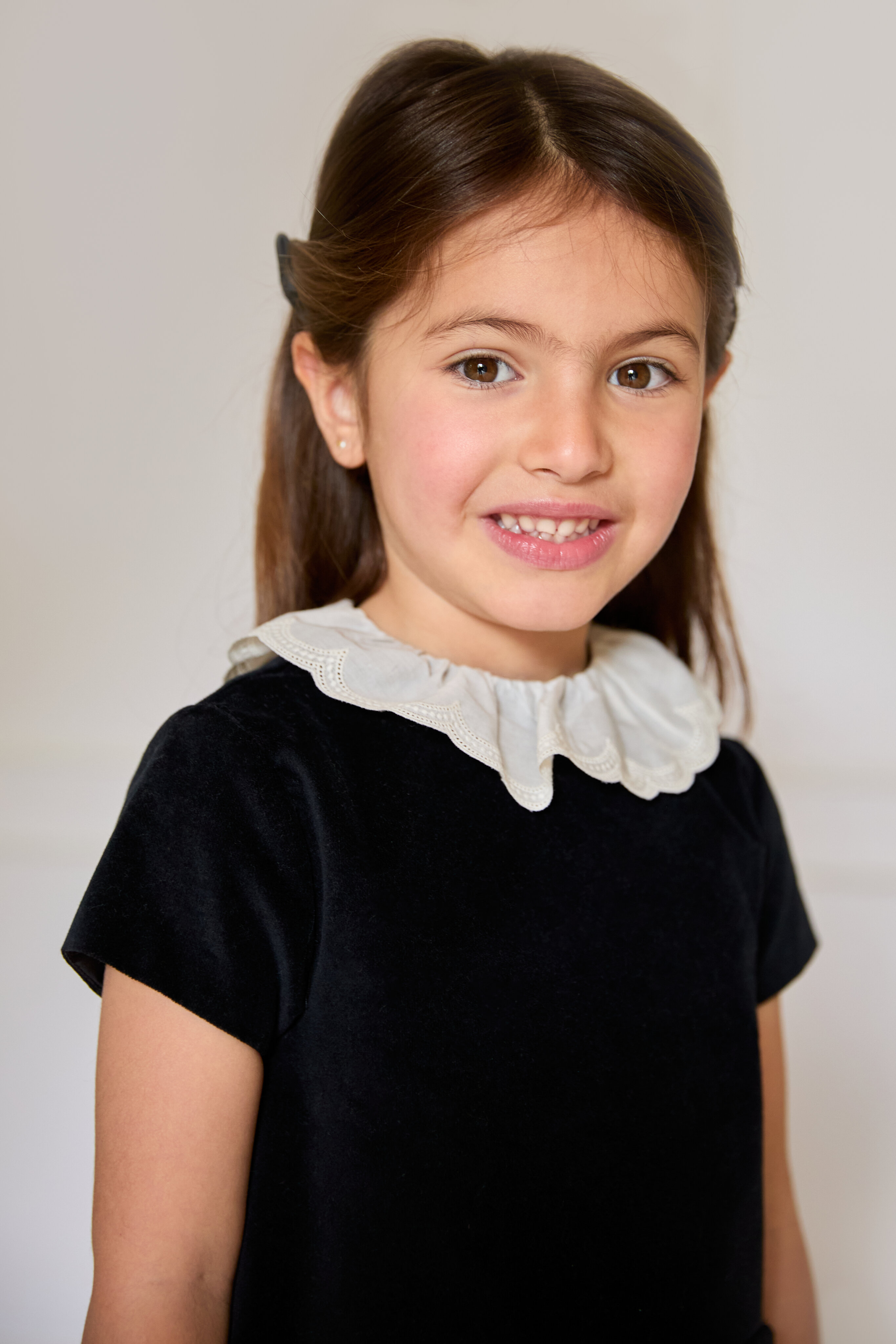 Vestido Infantil de Manga Curta de Tecido com Bolsos Decorativos Preto-5