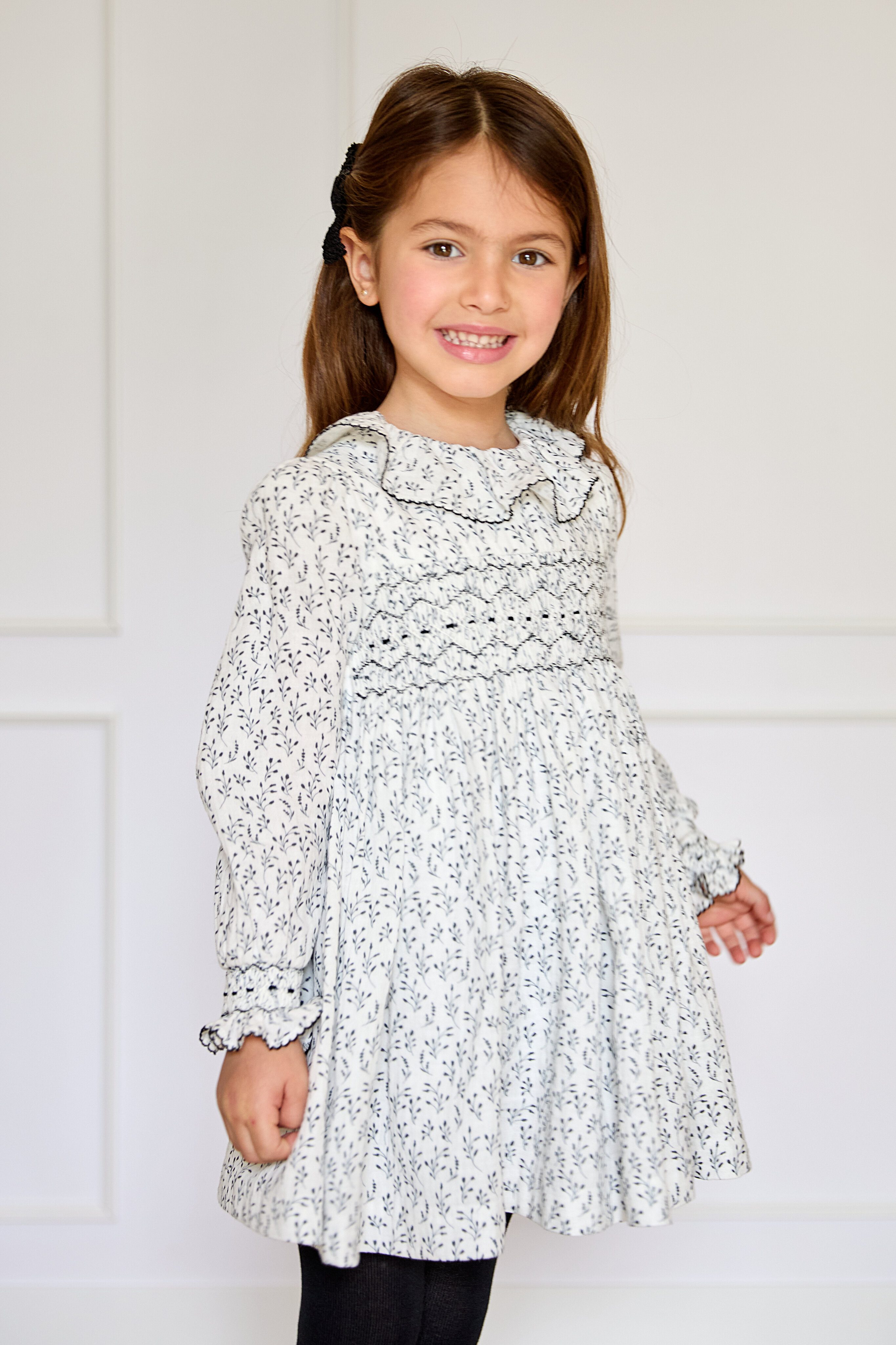 Vestido Infantil de Algodão Microestampado de Fantasia com Detalhes de Malha Smock Preto-4