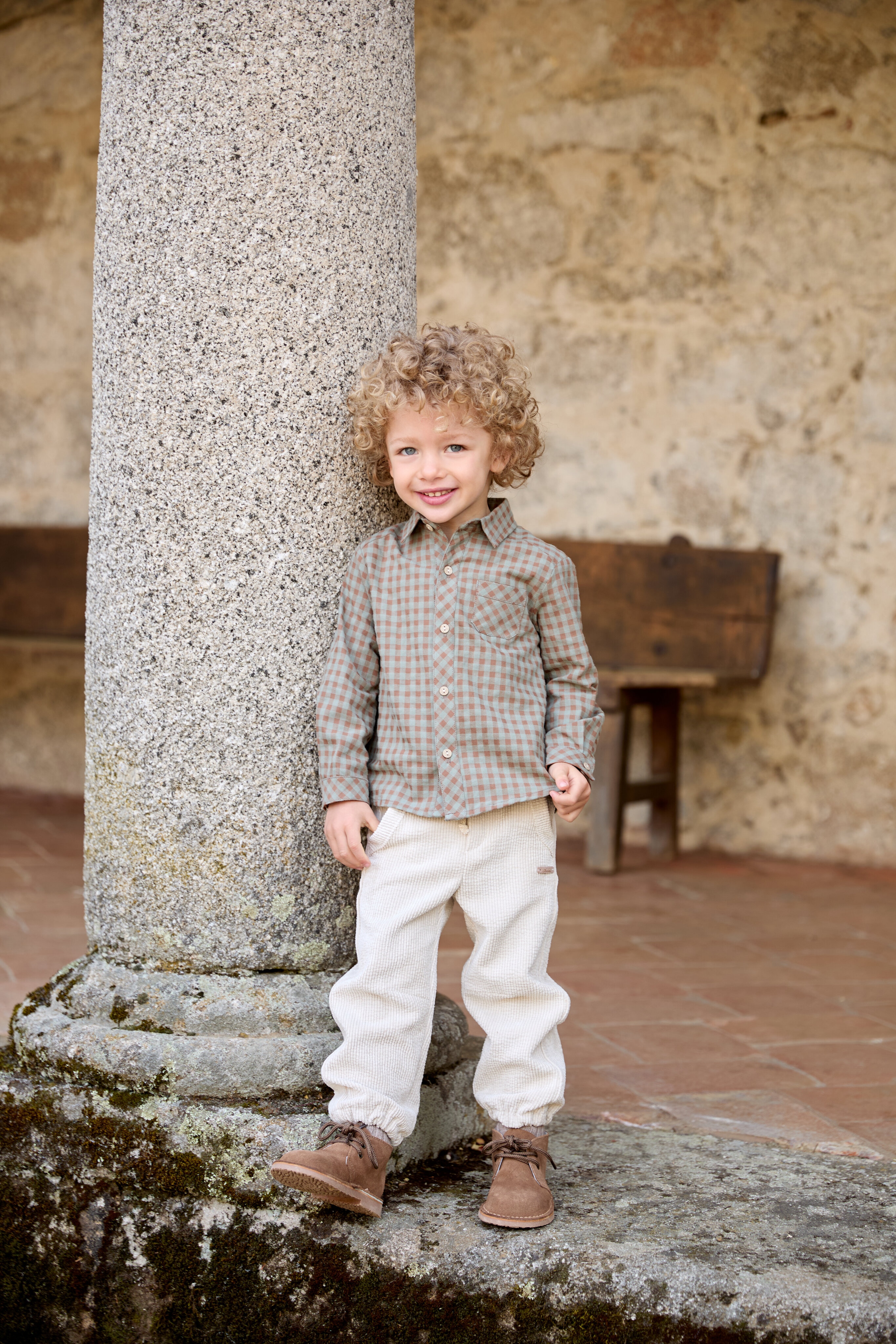Camisa Infantil Microestampada Aos Quadrados Castanho-4