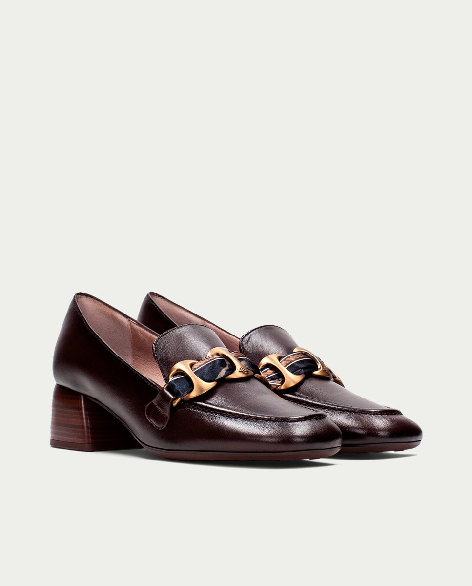 Mocassins de Pele com Detalhe de Corrente Castanho-3