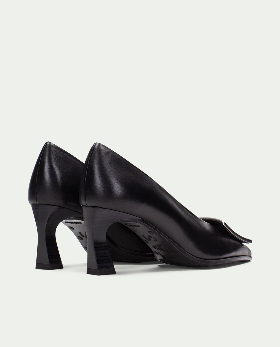 Sapatos de Salto com Adorno Metálico Preto-4