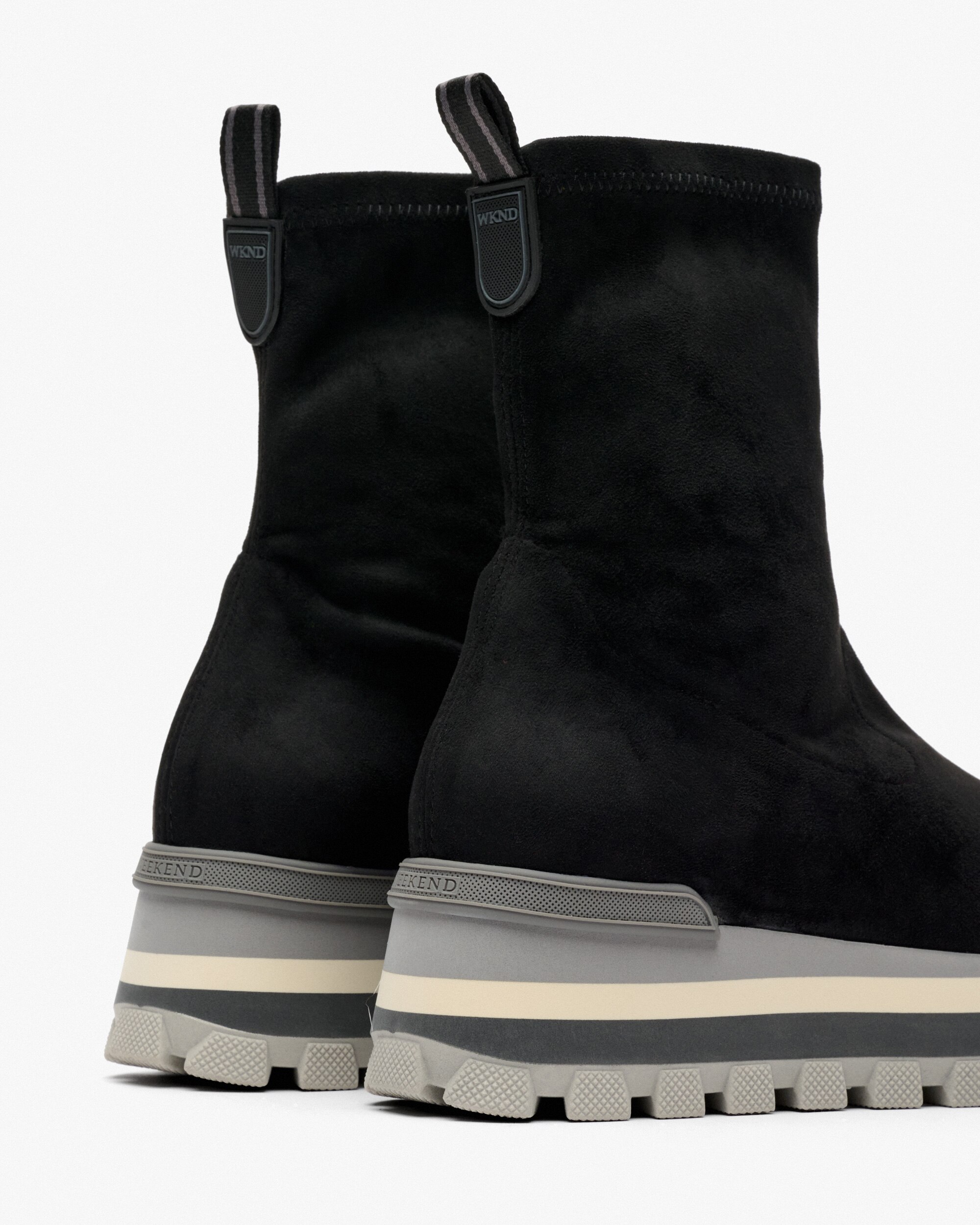 Botins com Plataforma e Tecido Elástico Preto-3