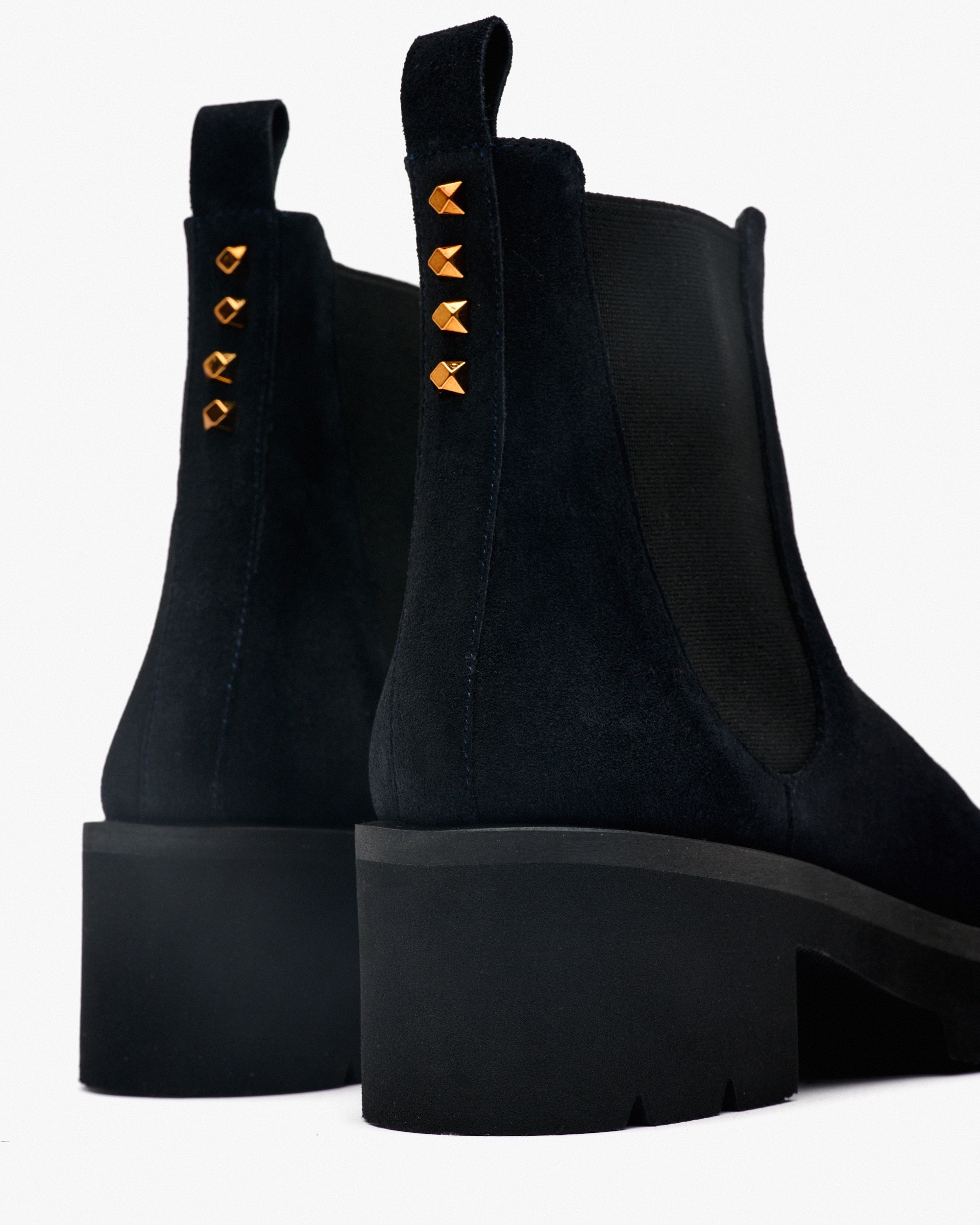 Botins com Salto e Tira Lateral Elástica Preto-3