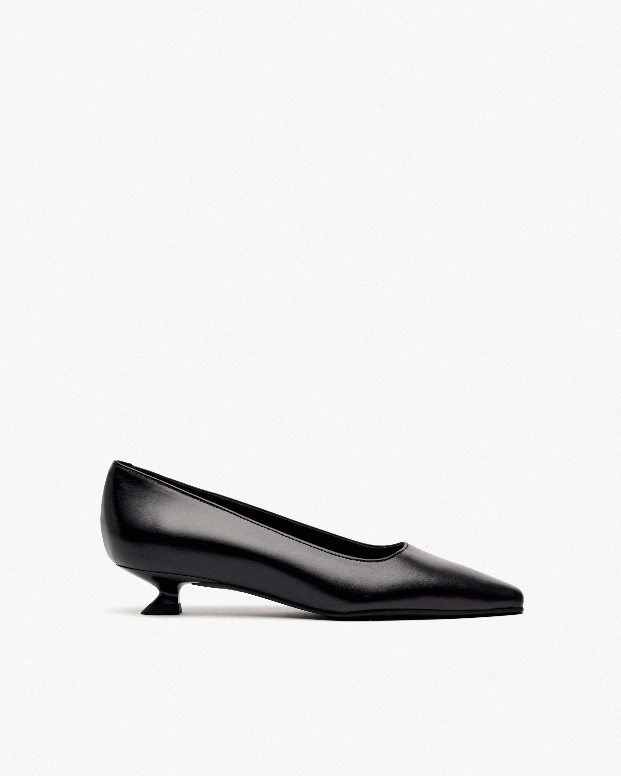 Sapatos de Salto com Tacão Baixo e Biqueira Fina Preto-1