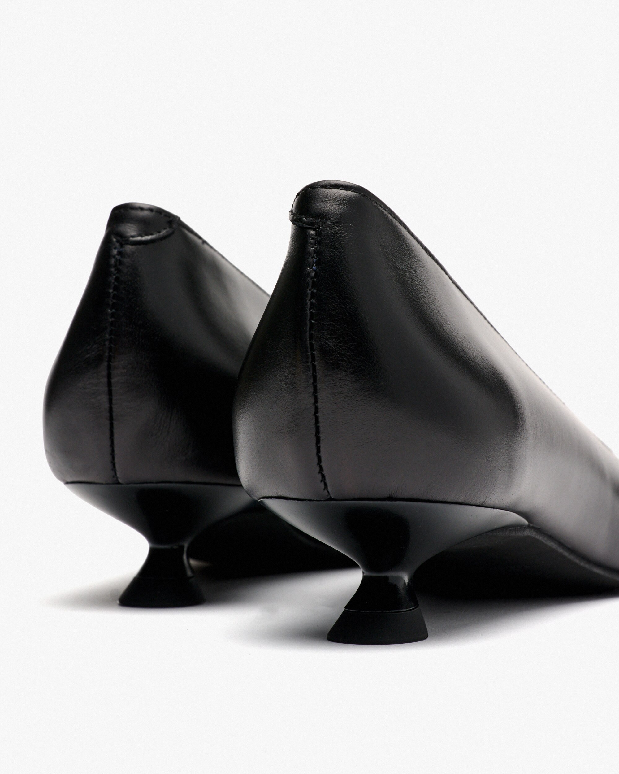 Sapatos de Salto com Tacão Baixo e Biqueira Fina Preto-3