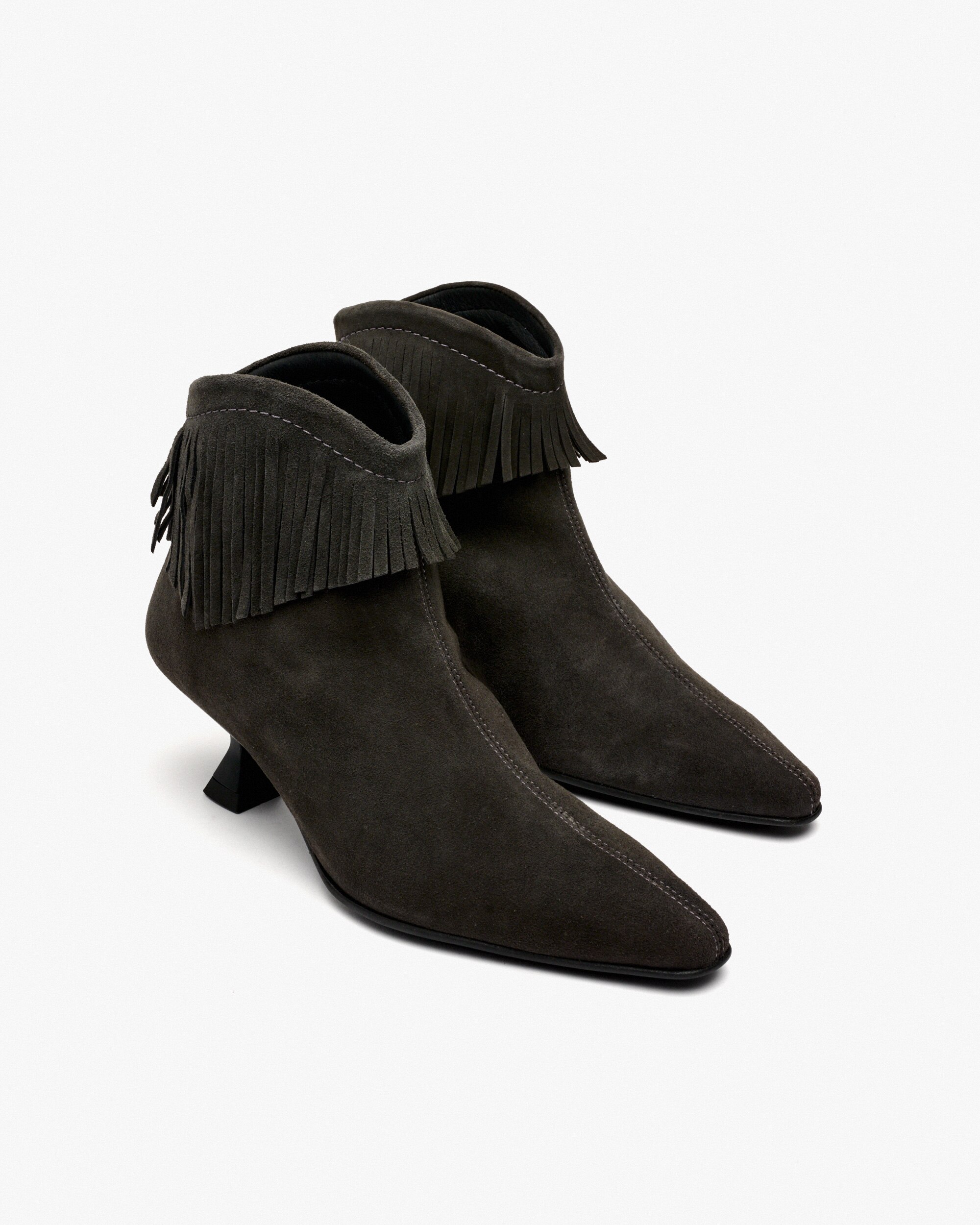 Botins com Franjas e Fecho Zip Posterior Preto-2