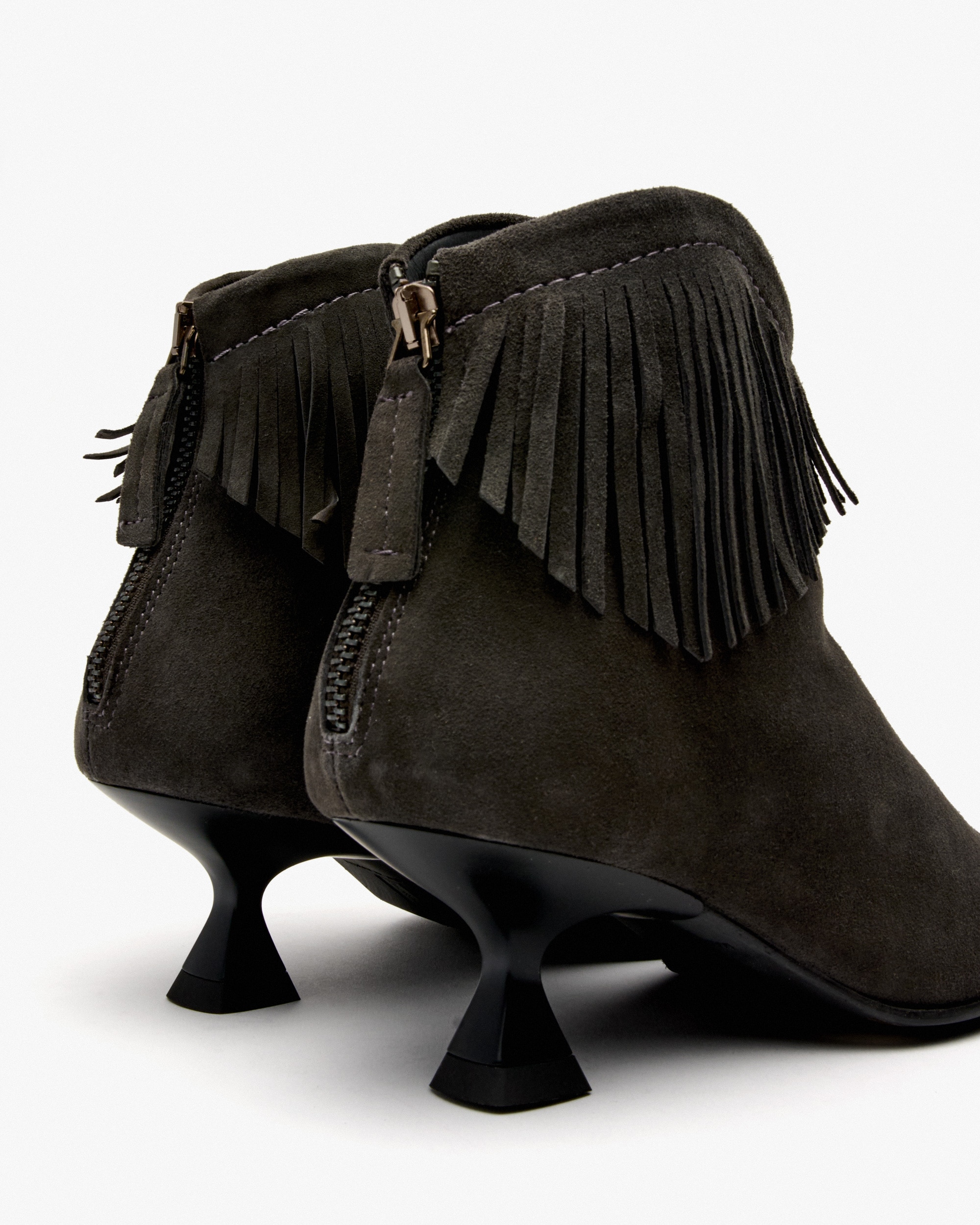 Botins com Franjas e Fecho Zip Posterior Preto-3