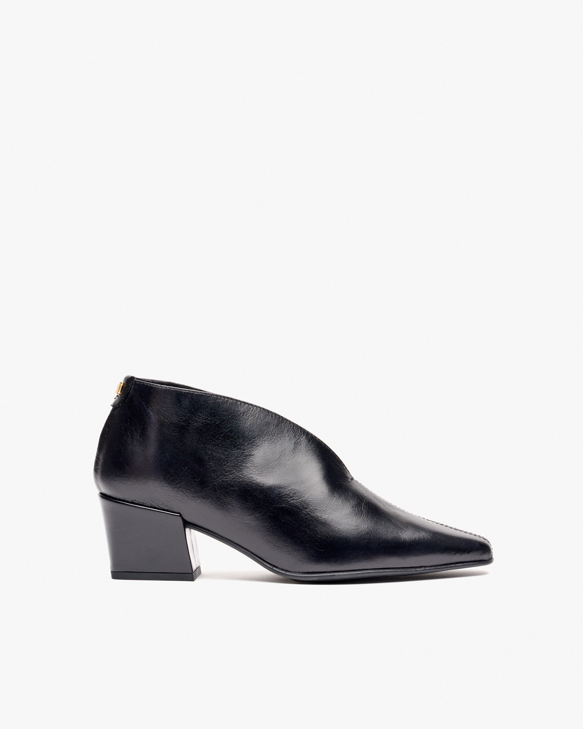 Botins com Abertura Frontal e Tacão Preto-1