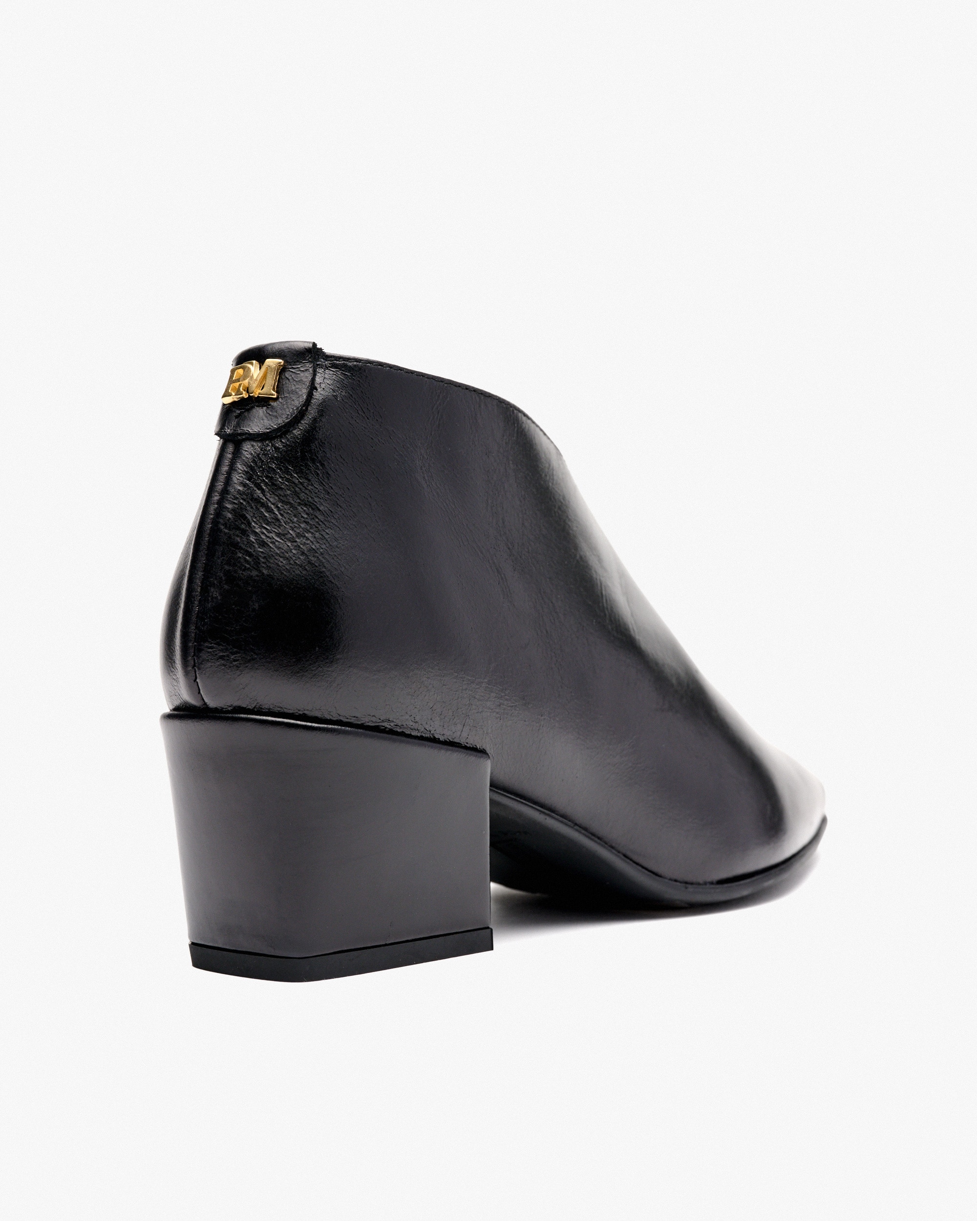 Botins com Abertura Frontal e Tacão Preto-3