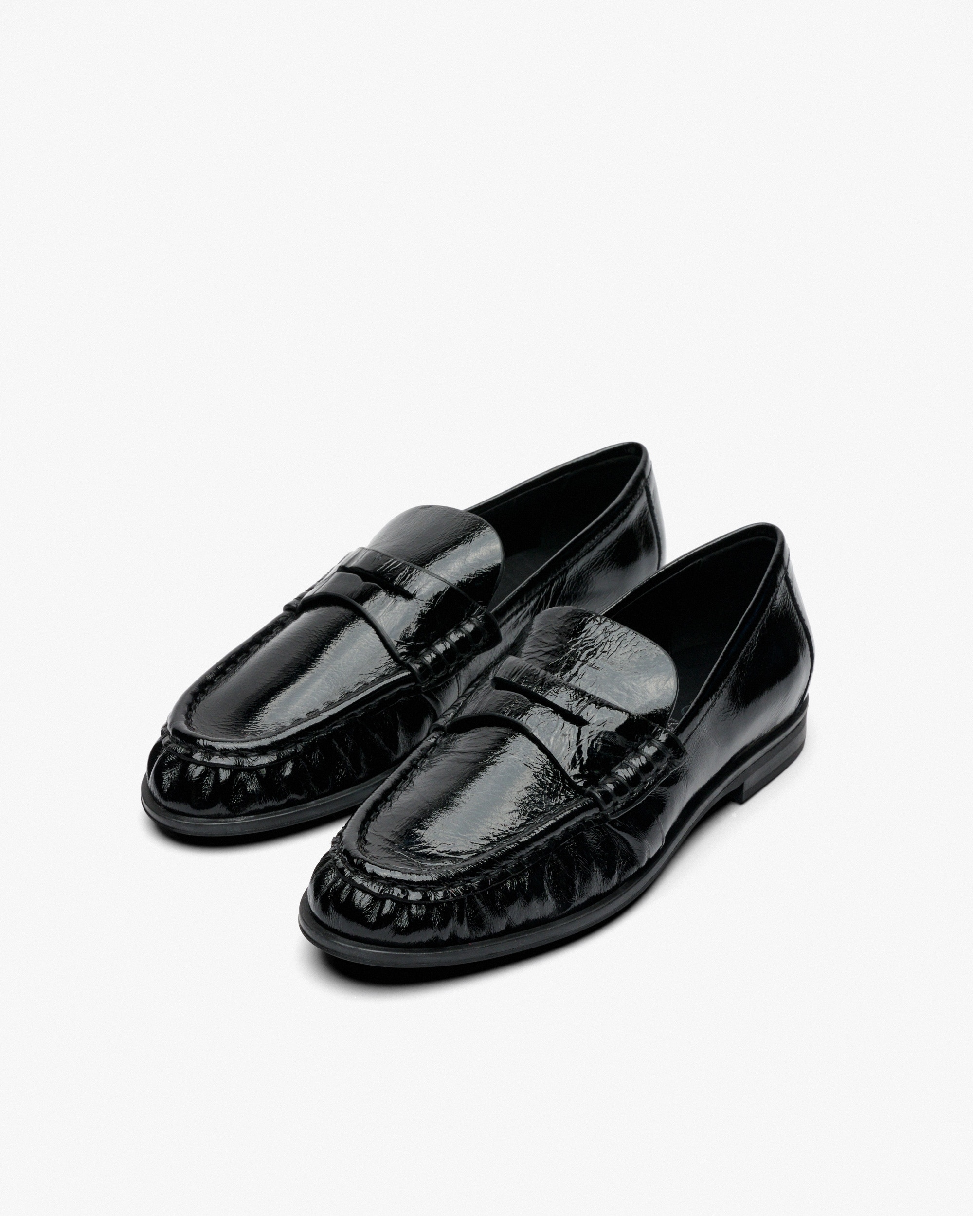 Mocassins Rasos com Travessão e Silhueta Franzida Preto-2