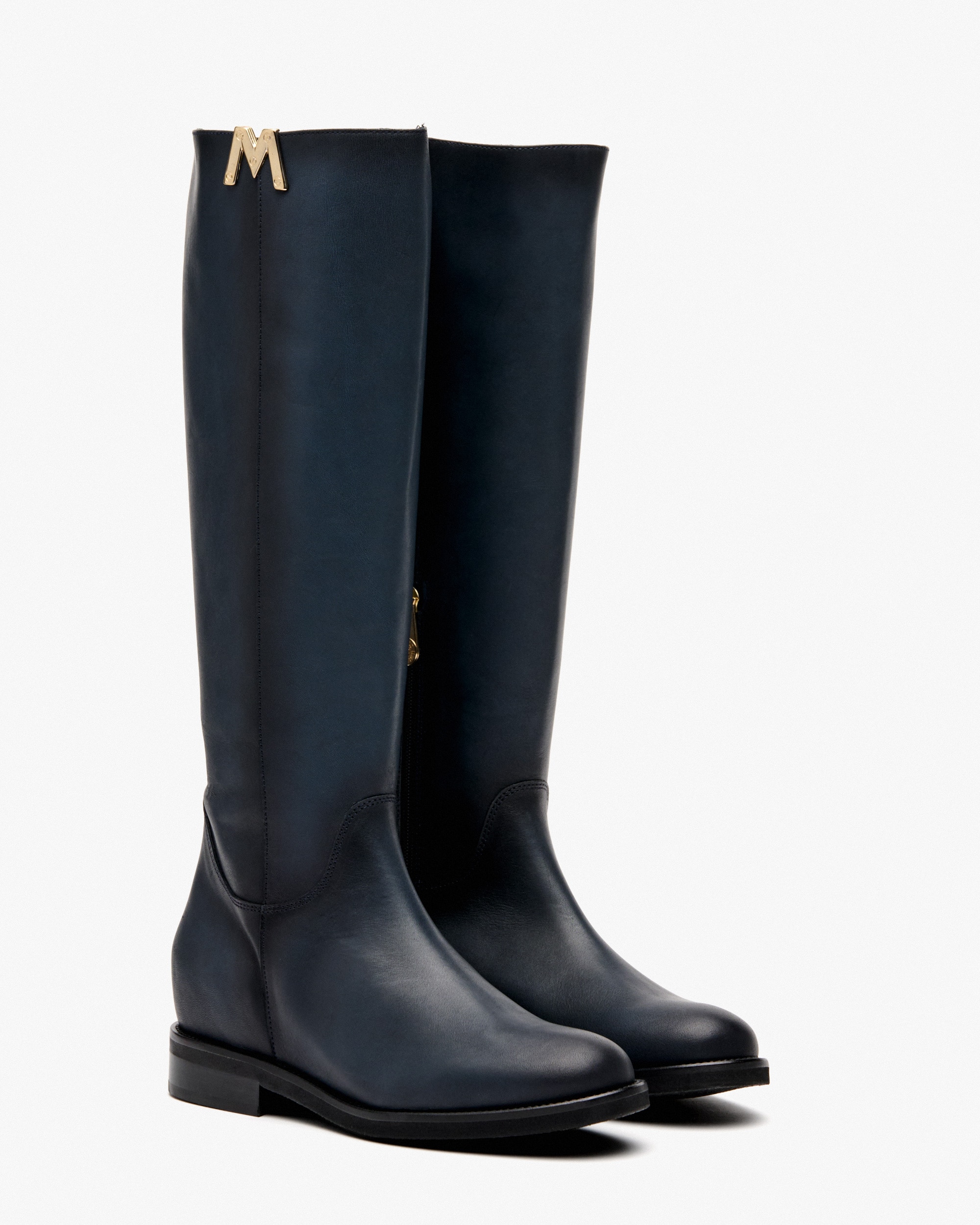 Botas de Pele com Adorno Preto-2