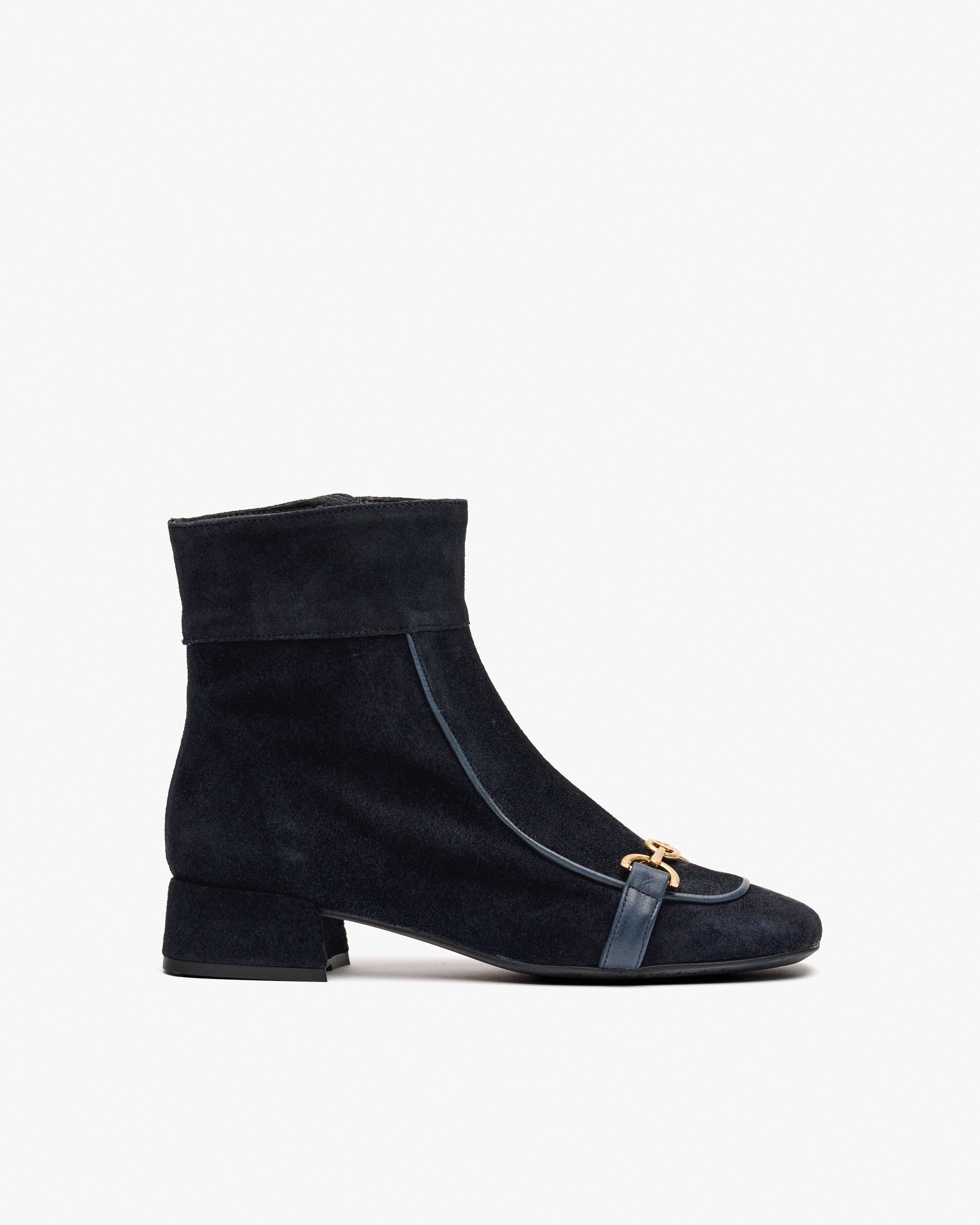 Botins de Camurça com Adorno e Fecho Zip Preto-1