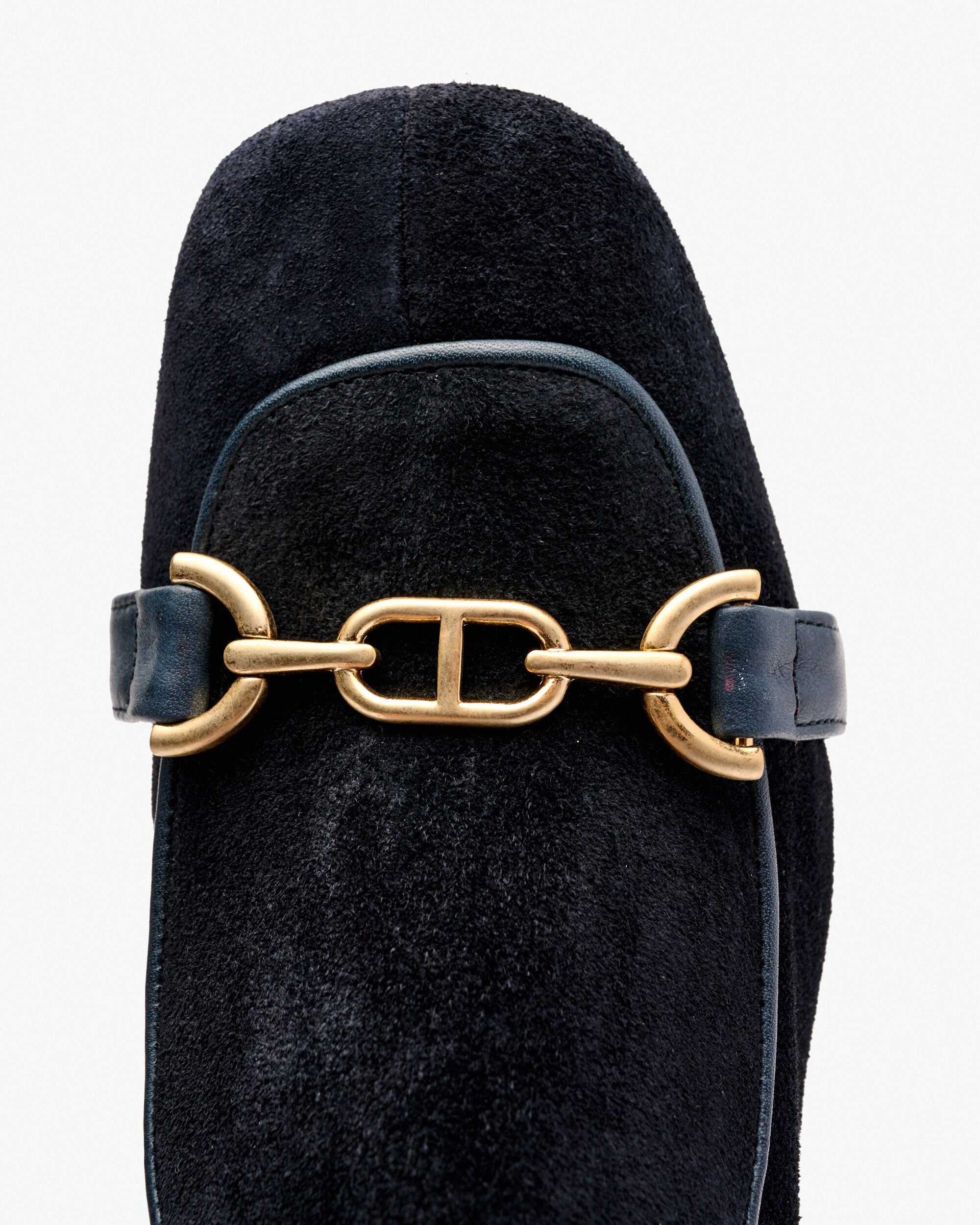 Botins de Camurça com Adorno e Fecho Zip Preto-3