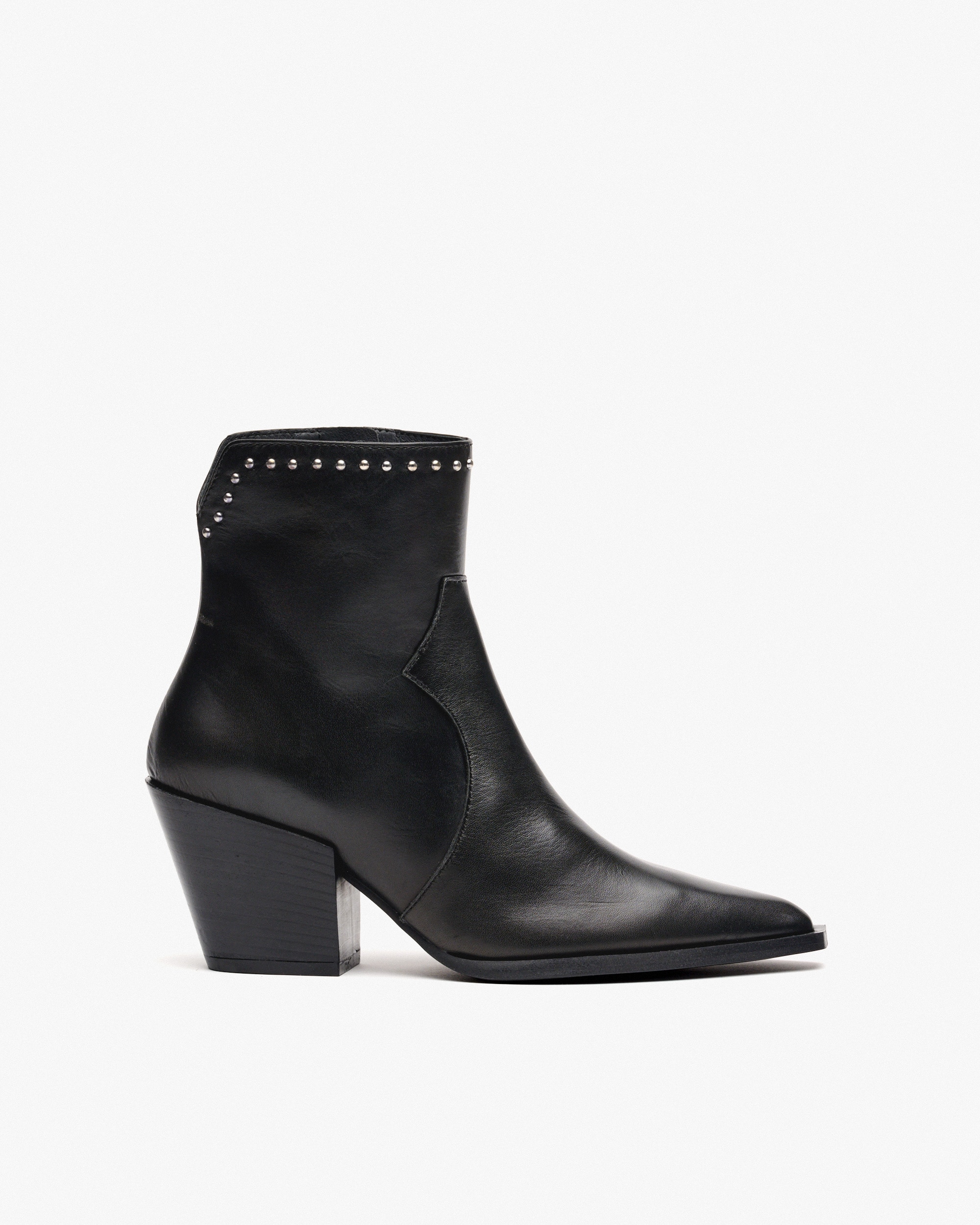 Botins Estilo Cowboy com Tachas Preto-1