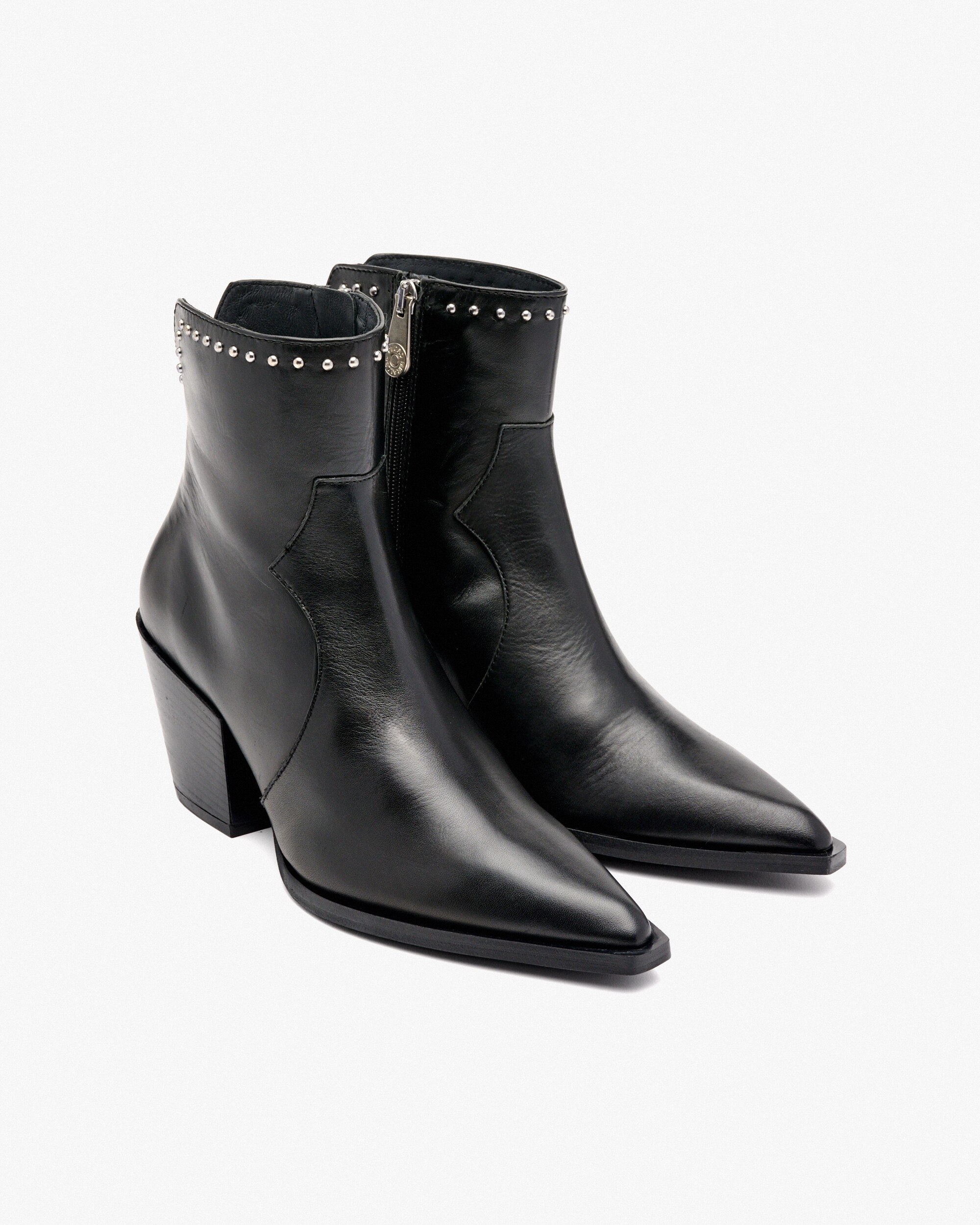 Botins Estilo Cowboy com Tachas Preto-2