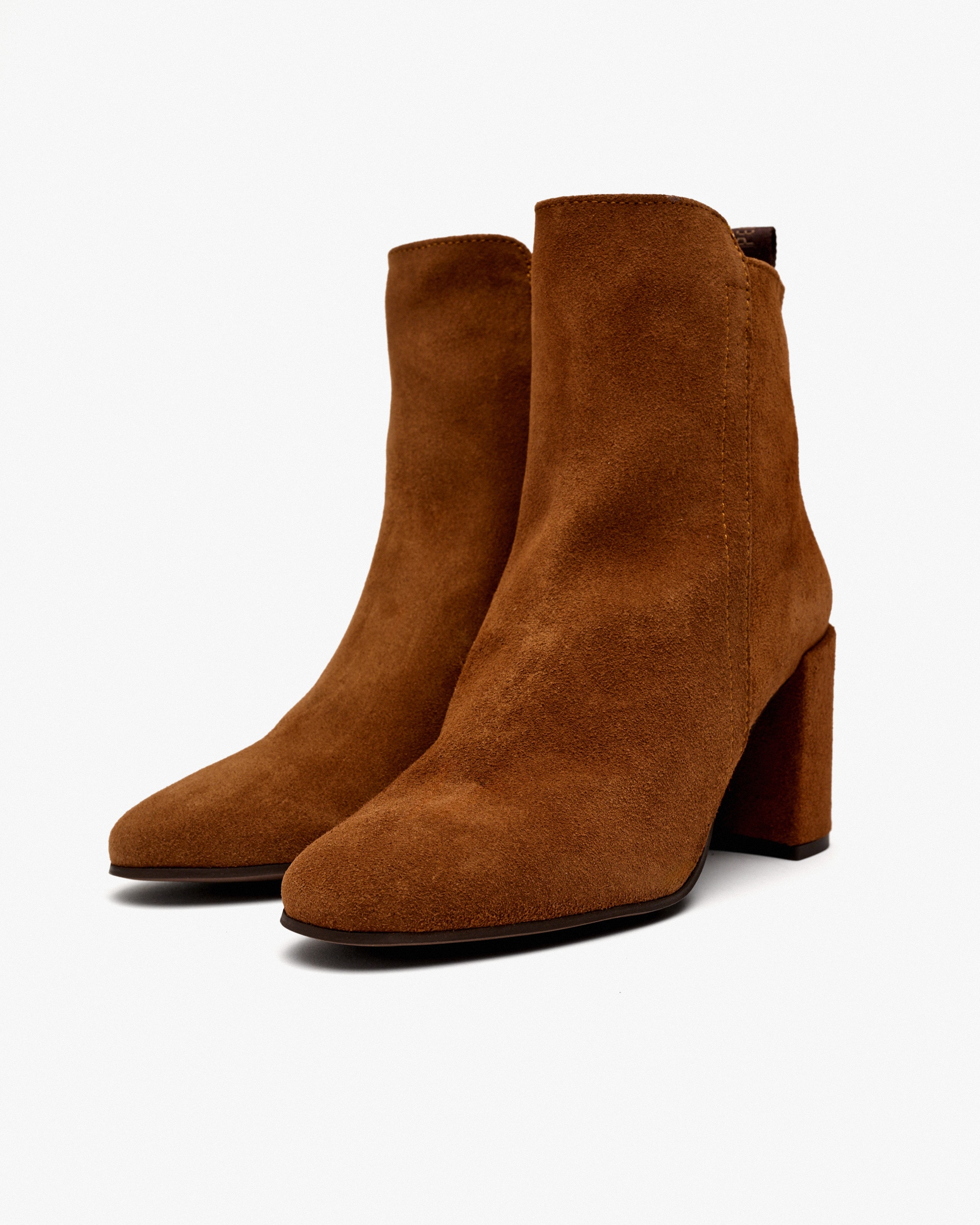Botins de Camurça com Salto e Fecho Zip Castanho-2