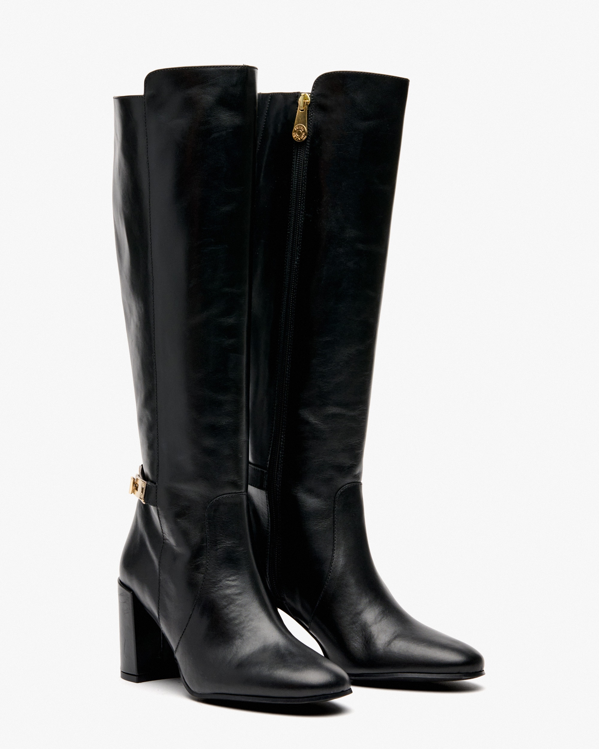 Botas de Pele com Salto e Adorno Preto-2