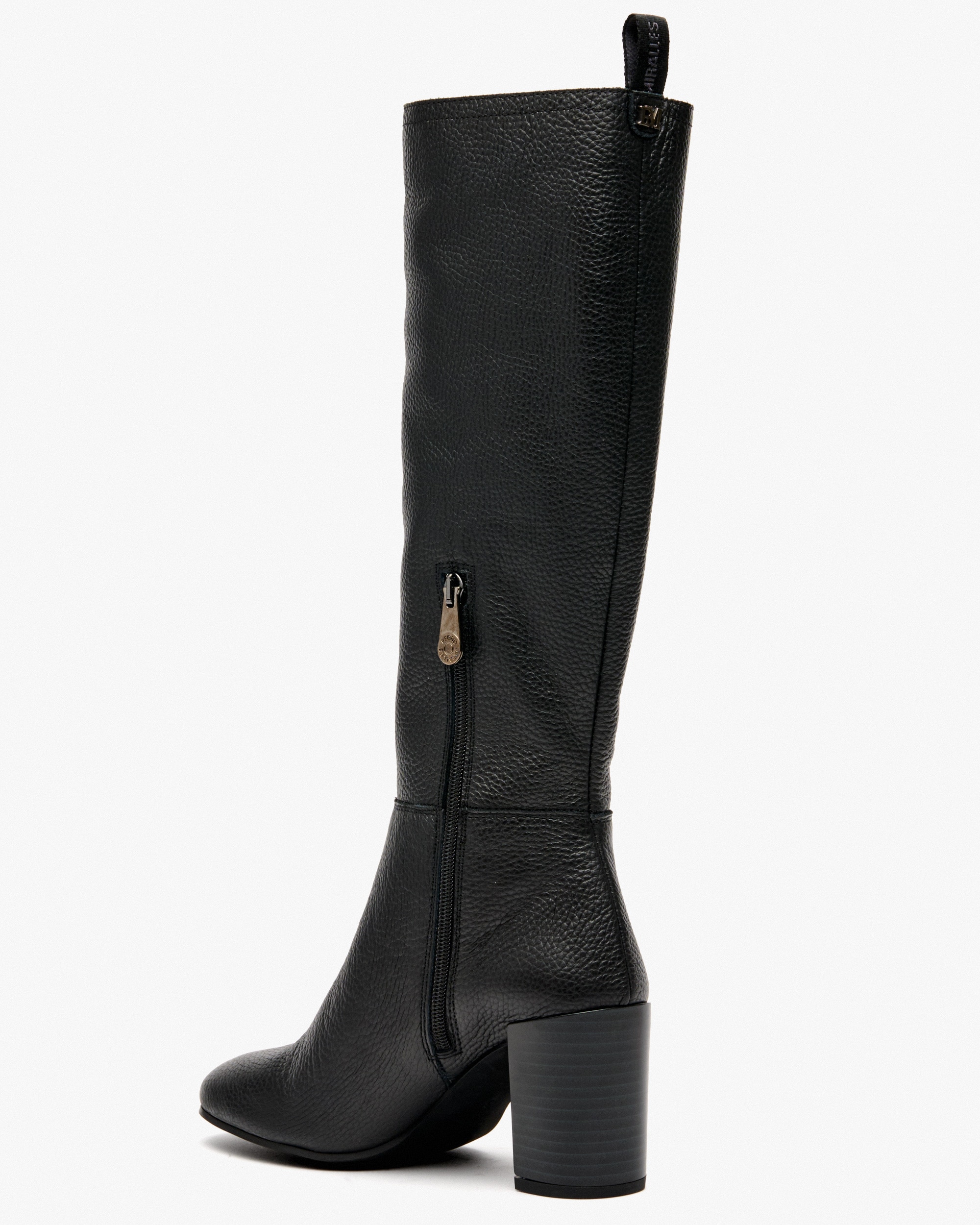 Botas de Pele com Salto Preto-3