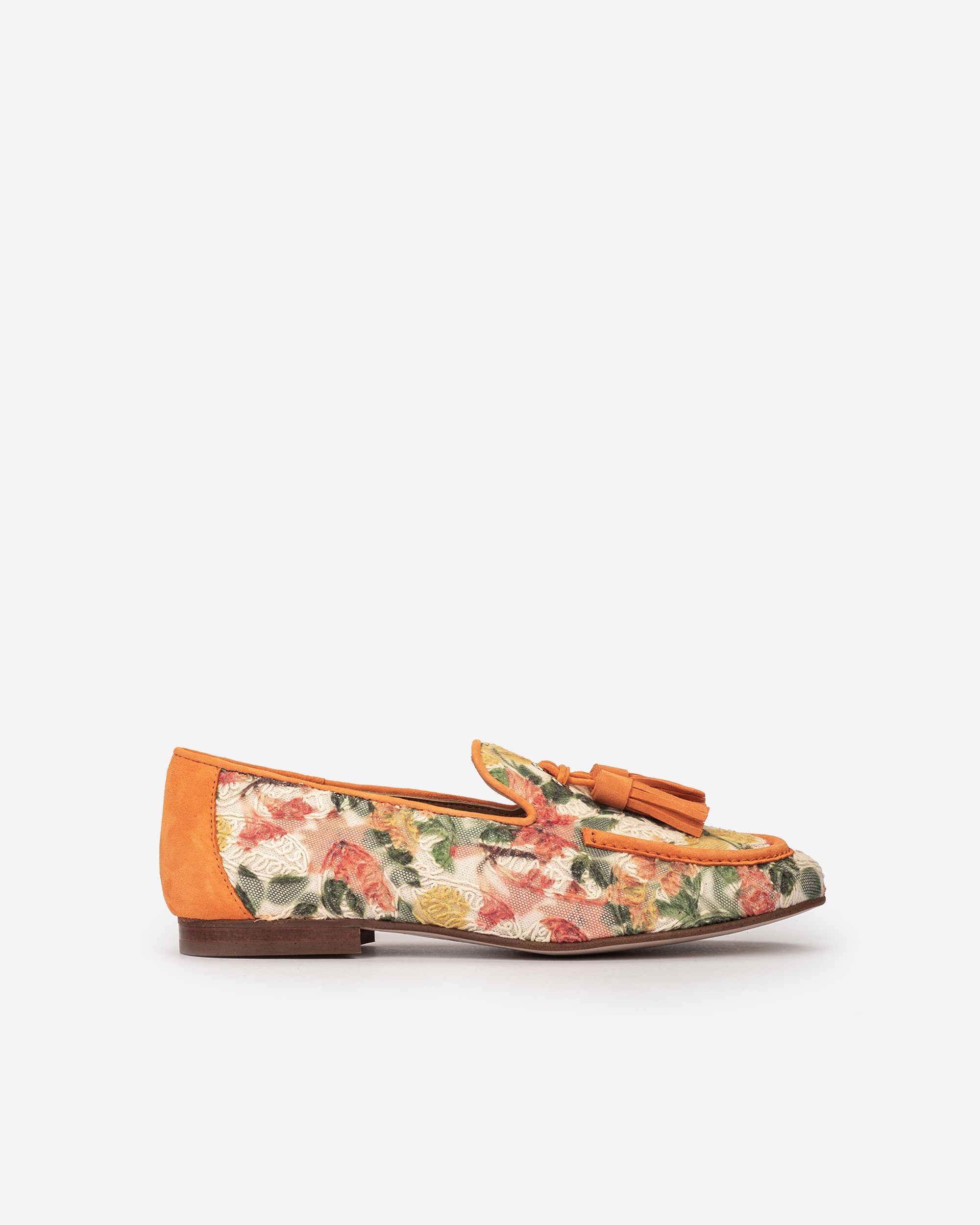 Imagem 0 de Mocassins Rasos com Pompom e Rebordos