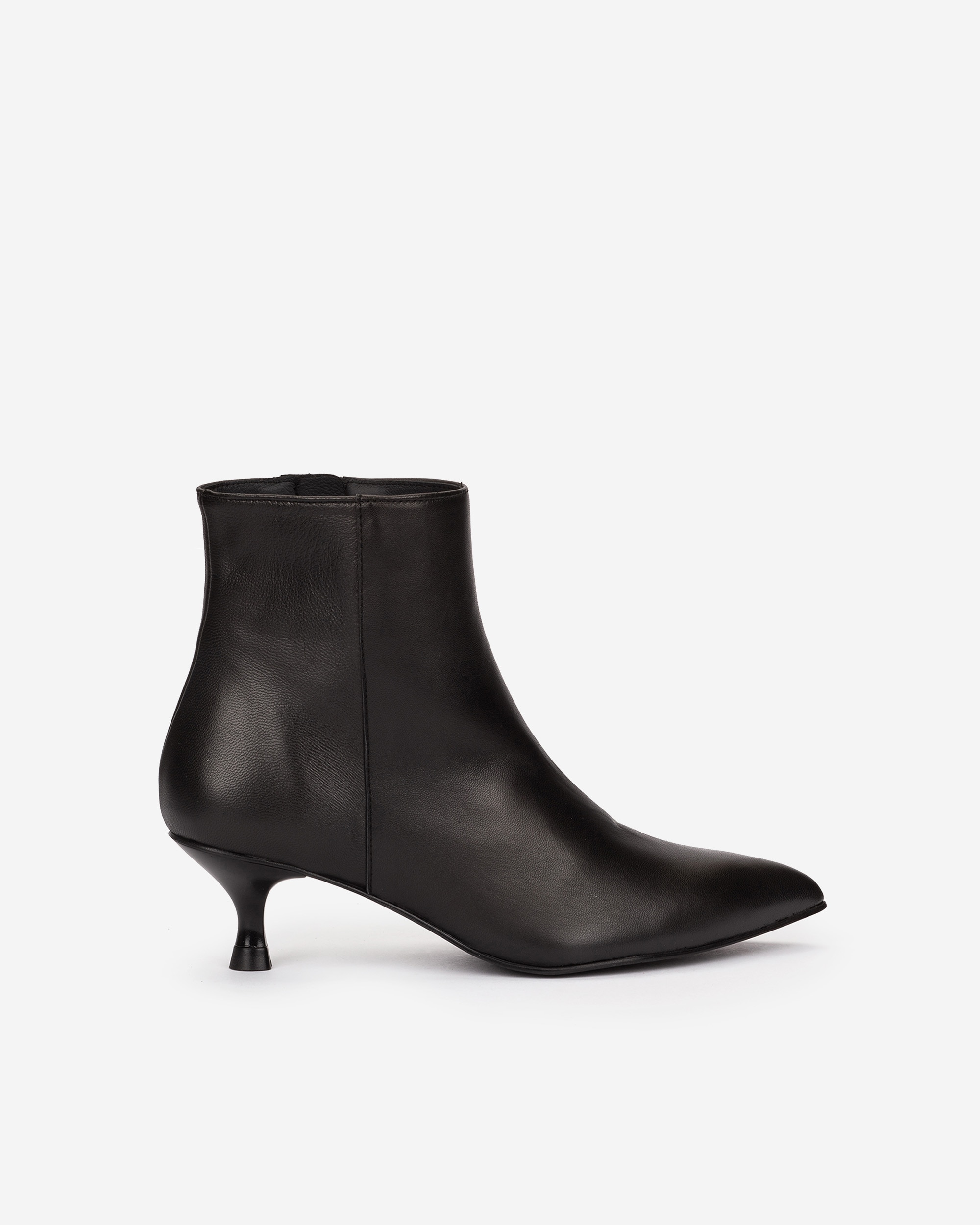 Imagem 0 de Botins de Pele com Fecho Zip