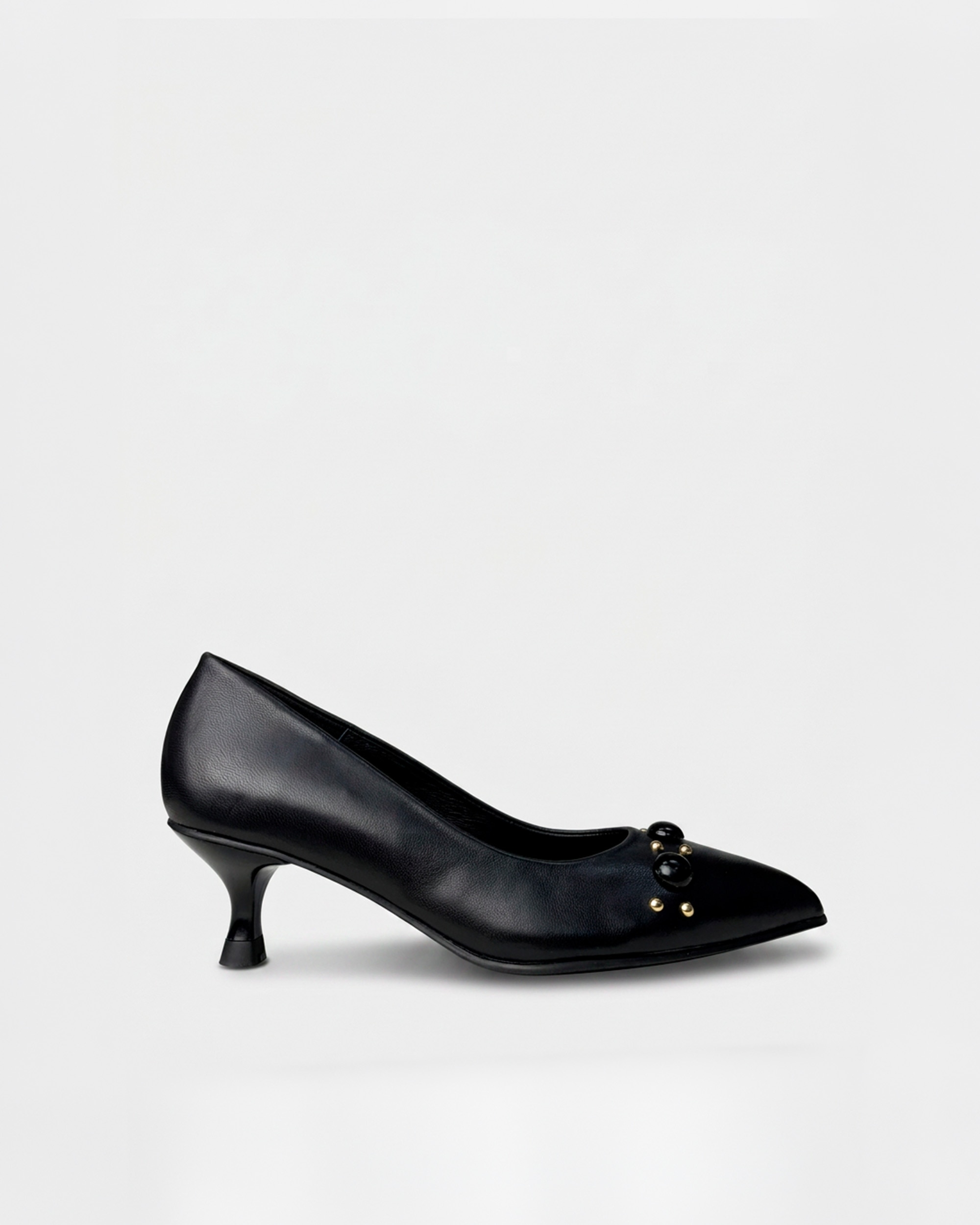 Imagem 0 de Sapatos de Salto com Adorno de Pedras