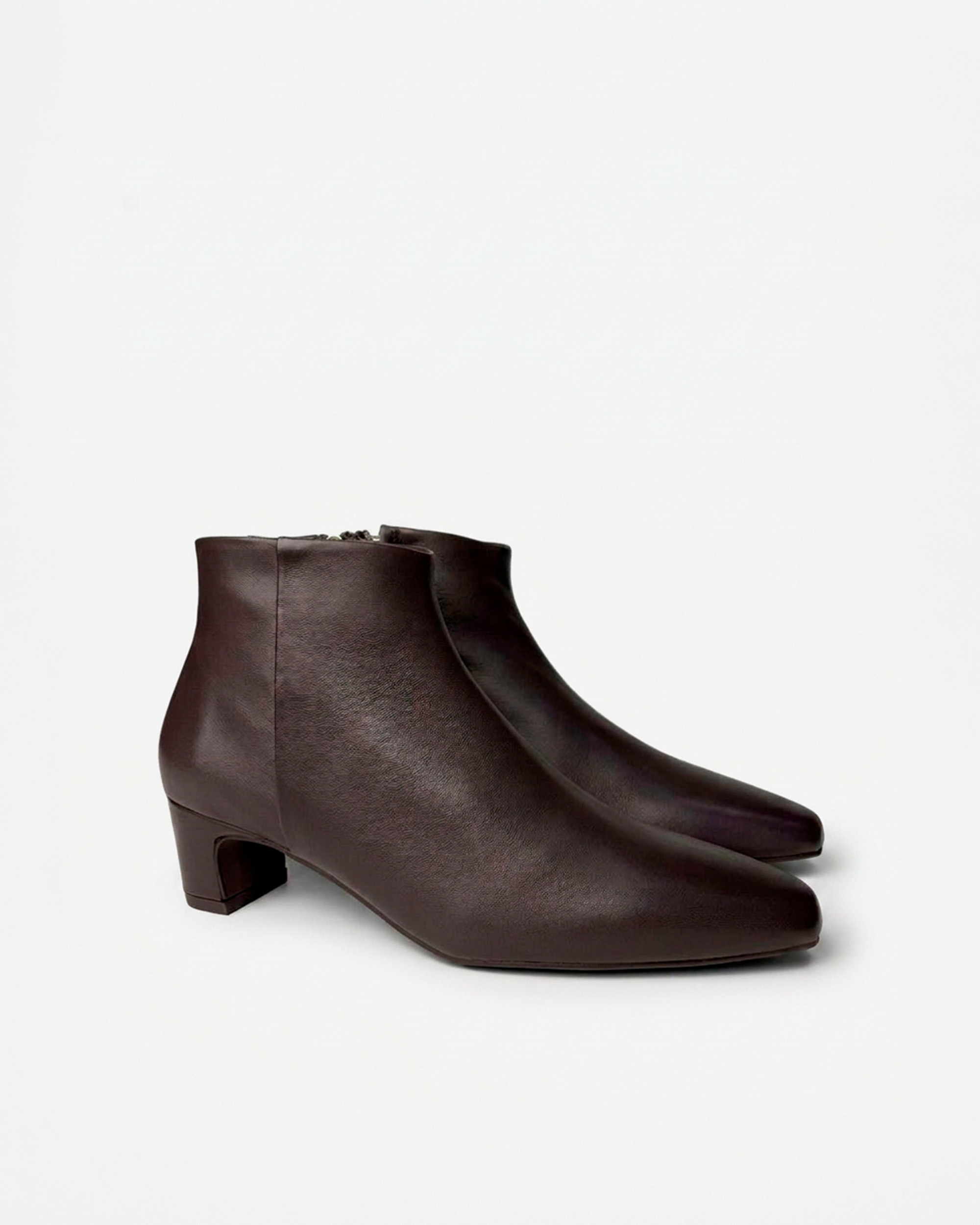 Botins Clássicos de Pele com Salto Castanho-chocolate-2