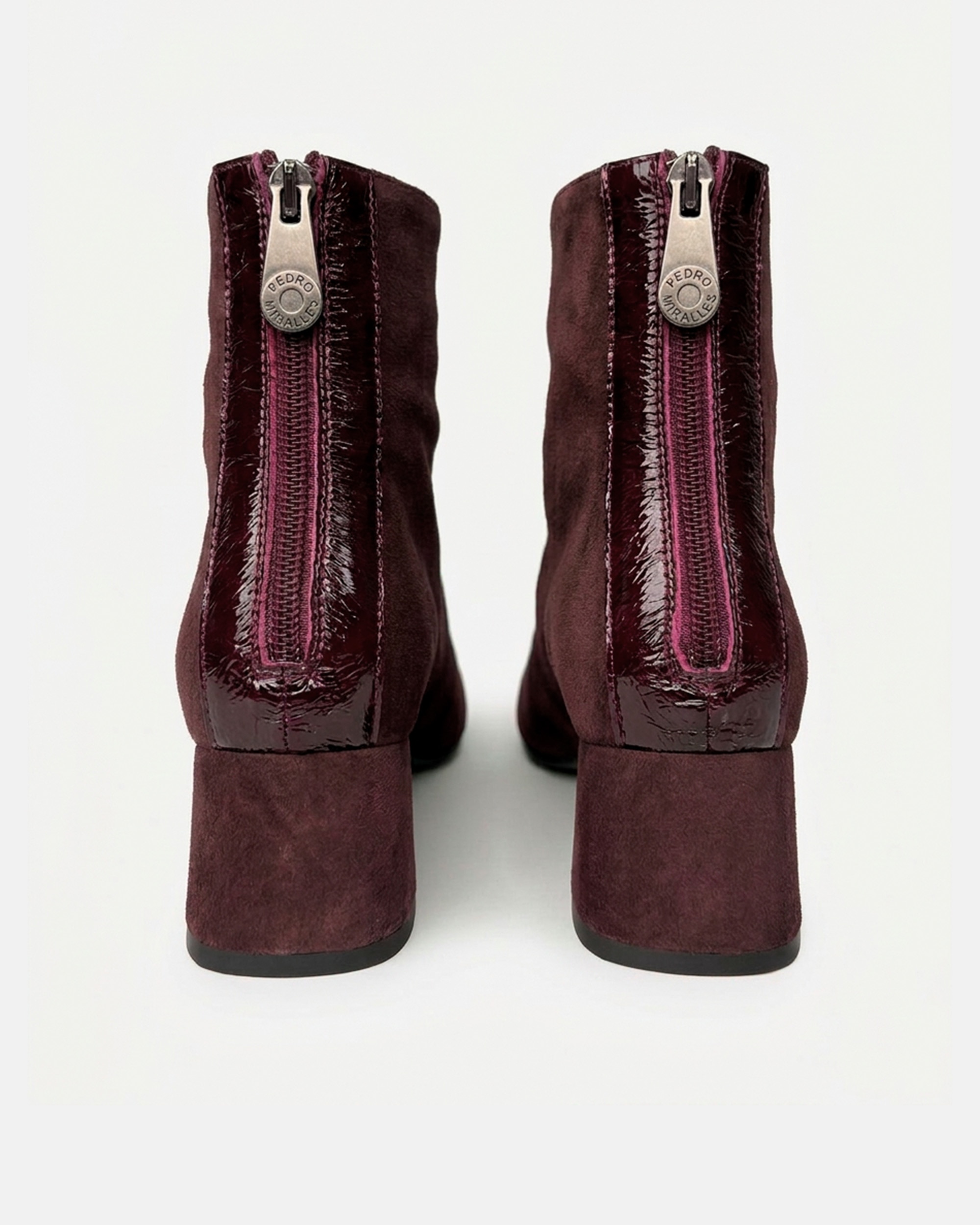 Botins com Detalhe de Verniz e Tacão Bordeaux-3