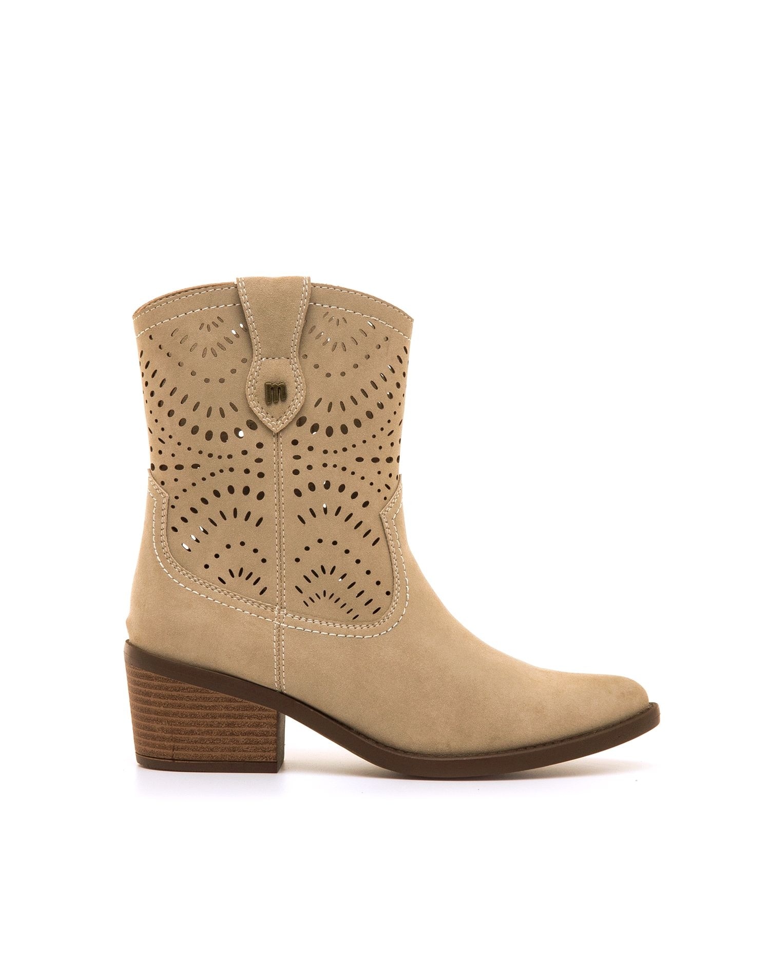 Botins Cowboy com Detalhe Perfurado no Cano Natural-1
