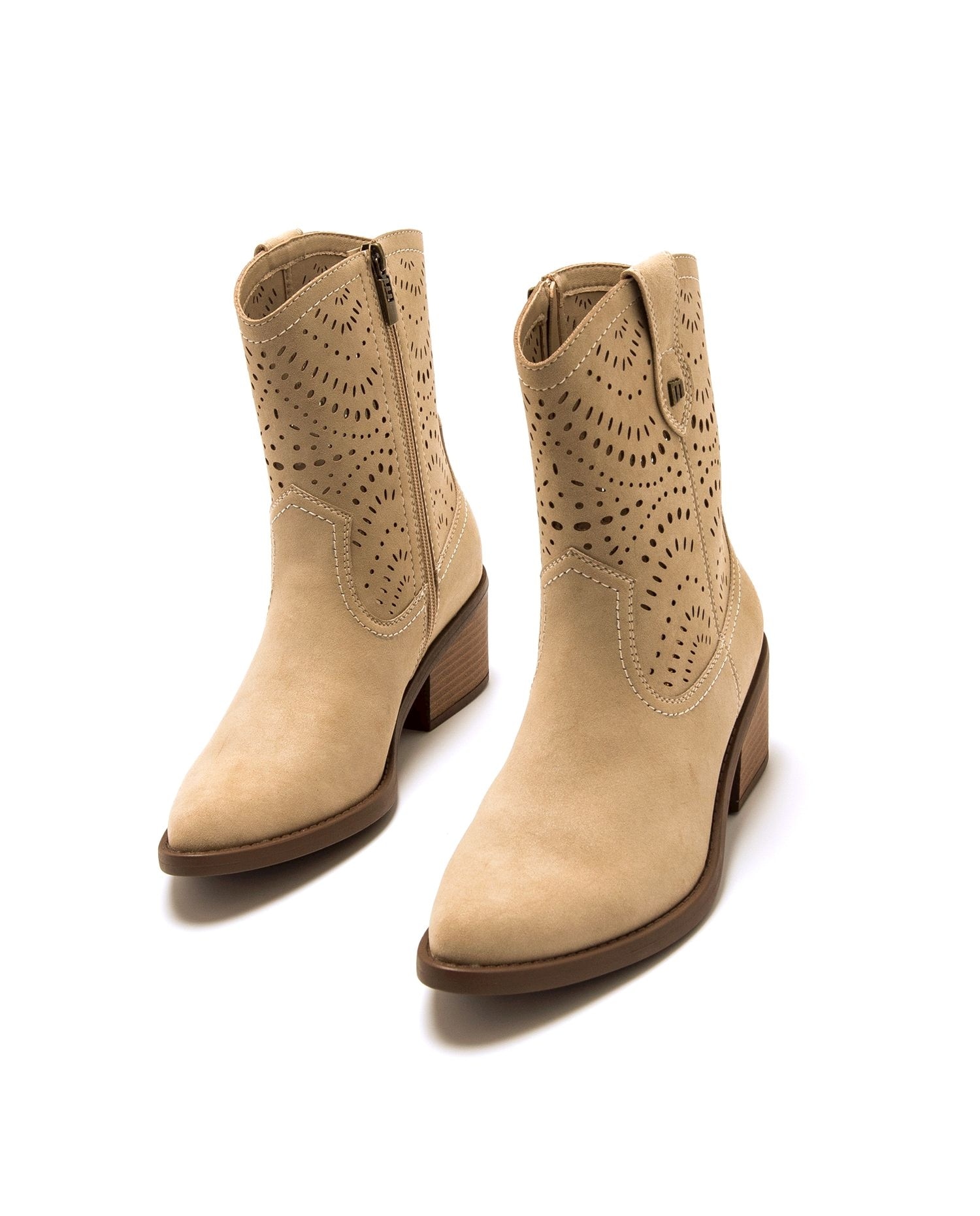 Botins Cowboy com Detalhe Perfurado no Cano Natural-2